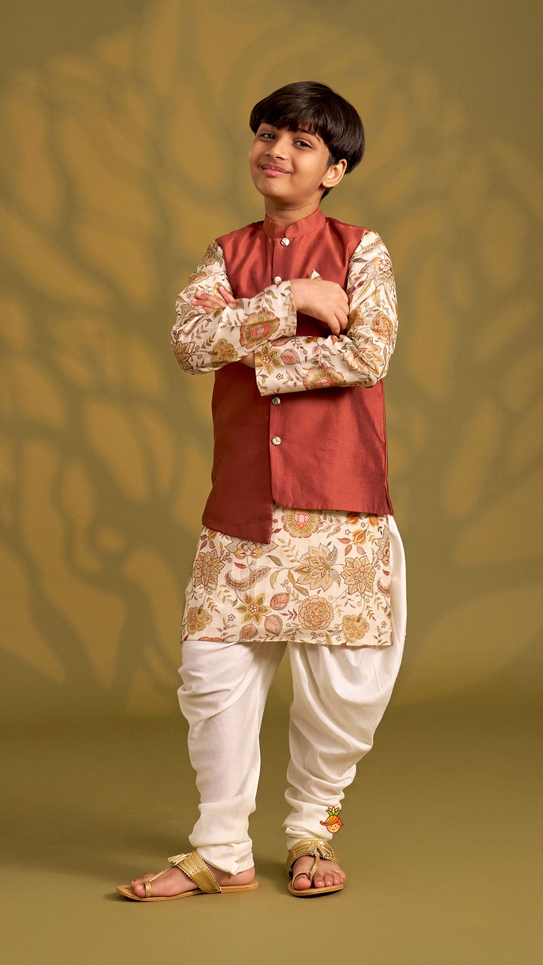 Pre Order: Printed Kurta With Asymmetric Jacket And Churidar