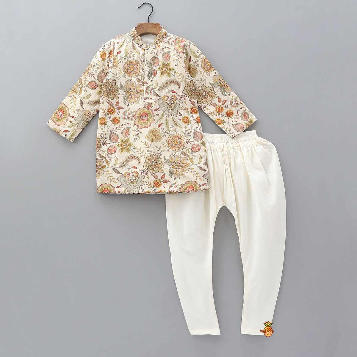 Pre Order: Printed Kurta With Asymmetric Jacket And Churidar
