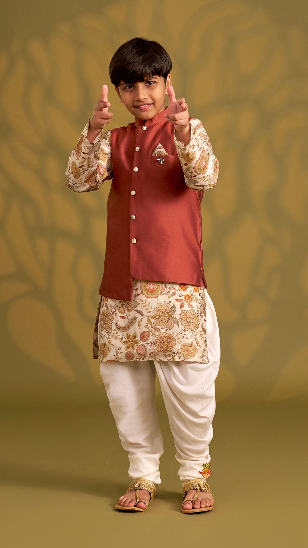 Pre Order: Printed Kurta With Asymmetric Jacket And Churidar