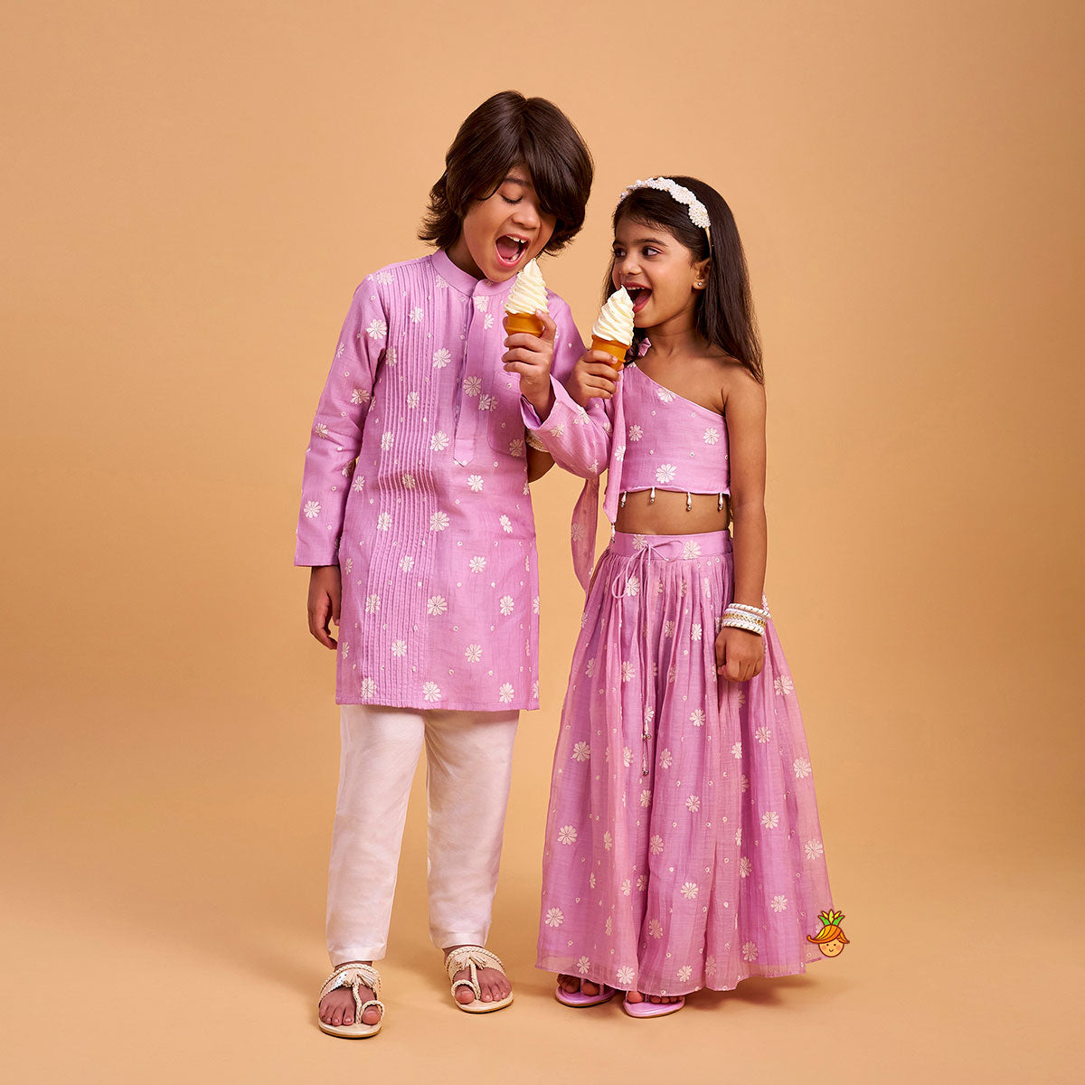 Pin Tuck Floral Kurta And Pyjama twinning model image 1