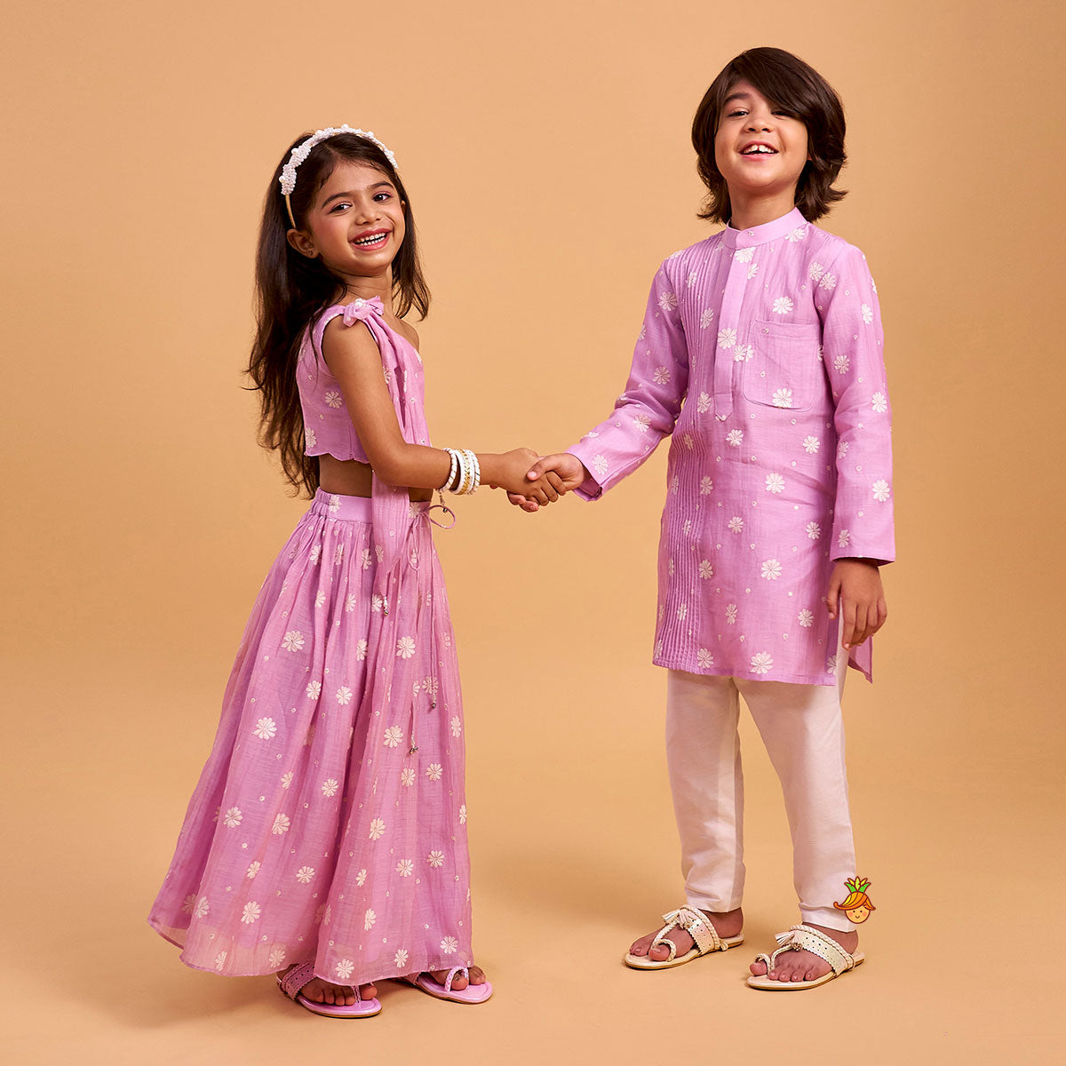 Pin Tuck Floral Kurta And Pyjama twinning model image 3