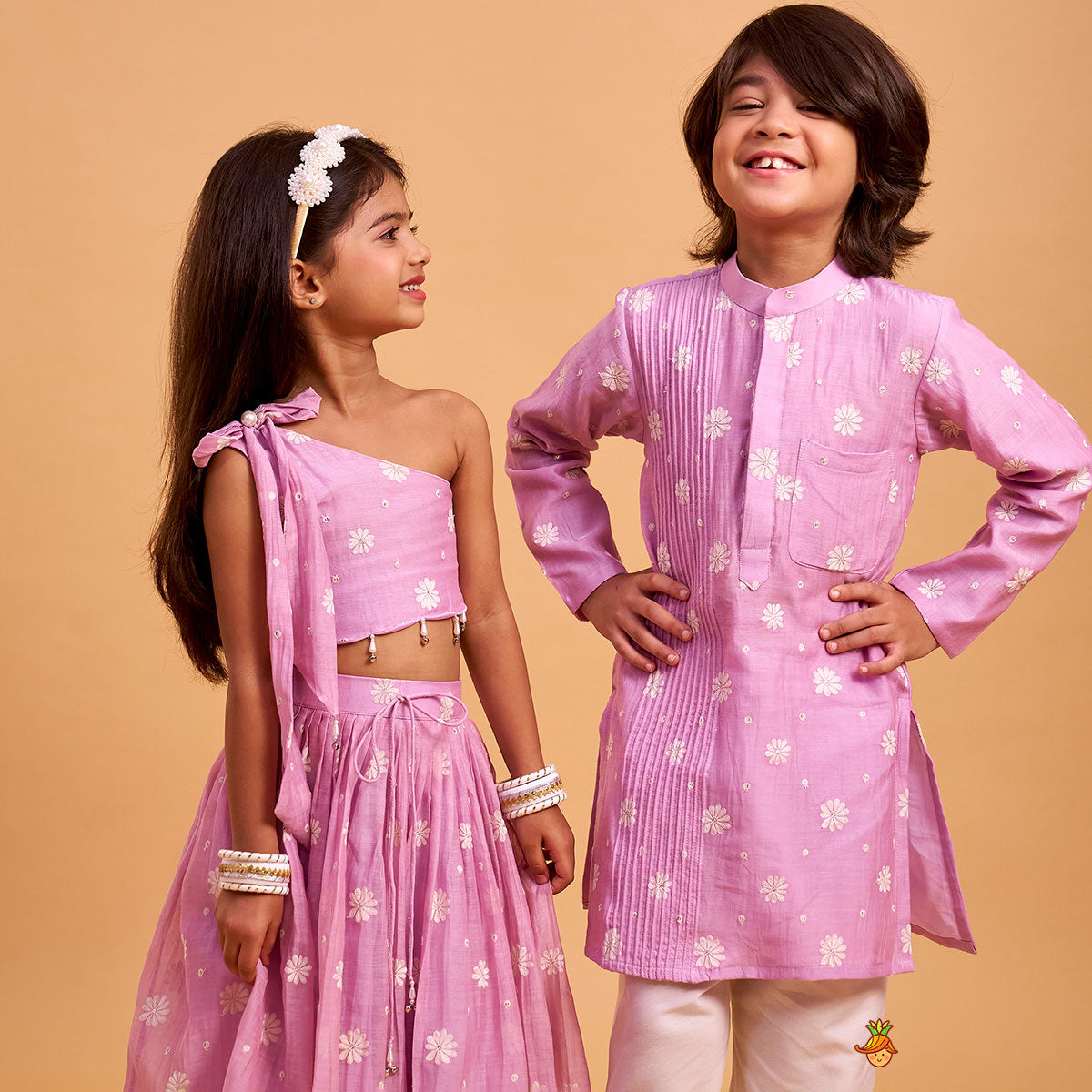 Pin Tuck Floral Kurta And Pyjama twinning model image 4