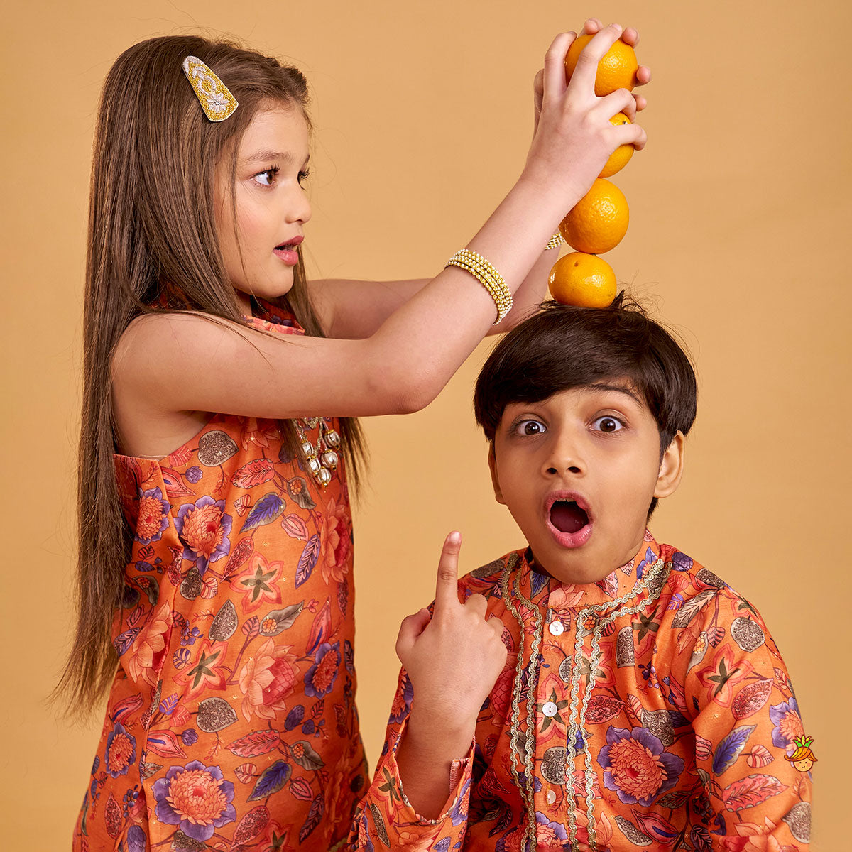 Floral Print Sleeveless Kurti With Palazzo And Contrasting Dupatta twinning model image 5