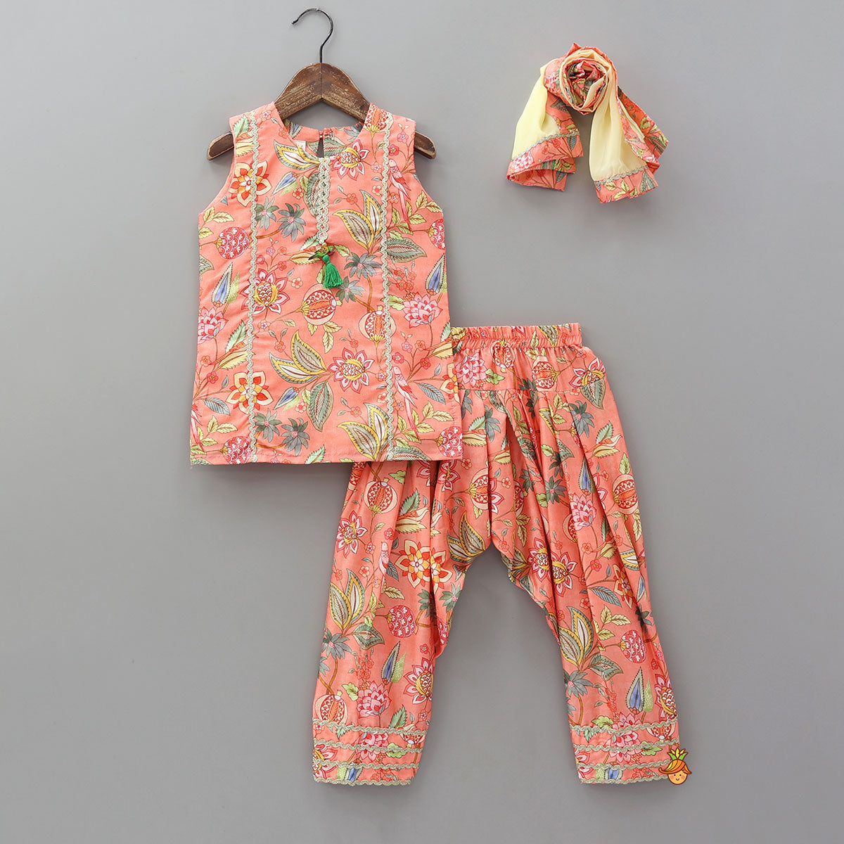Round Neck Kurti With Matching Patiala And Contrasting Dupatta