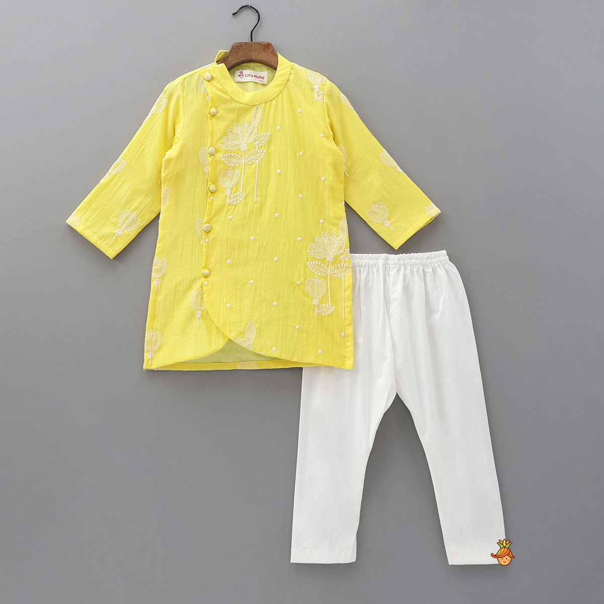 Pre Order: Embroidered Ethnic Kurta And Pyjama