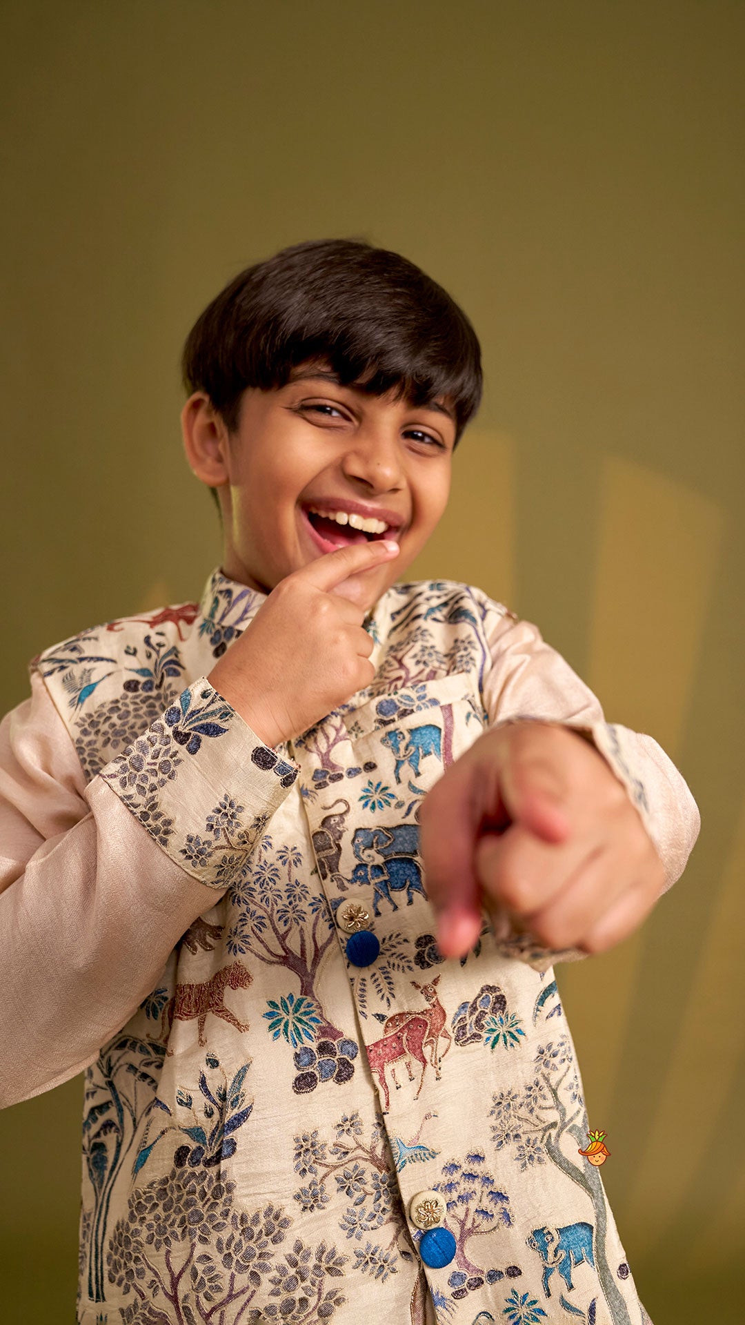 Pre Order: Ethnic Kurta With Animal Motif Jacket And Pyjama
