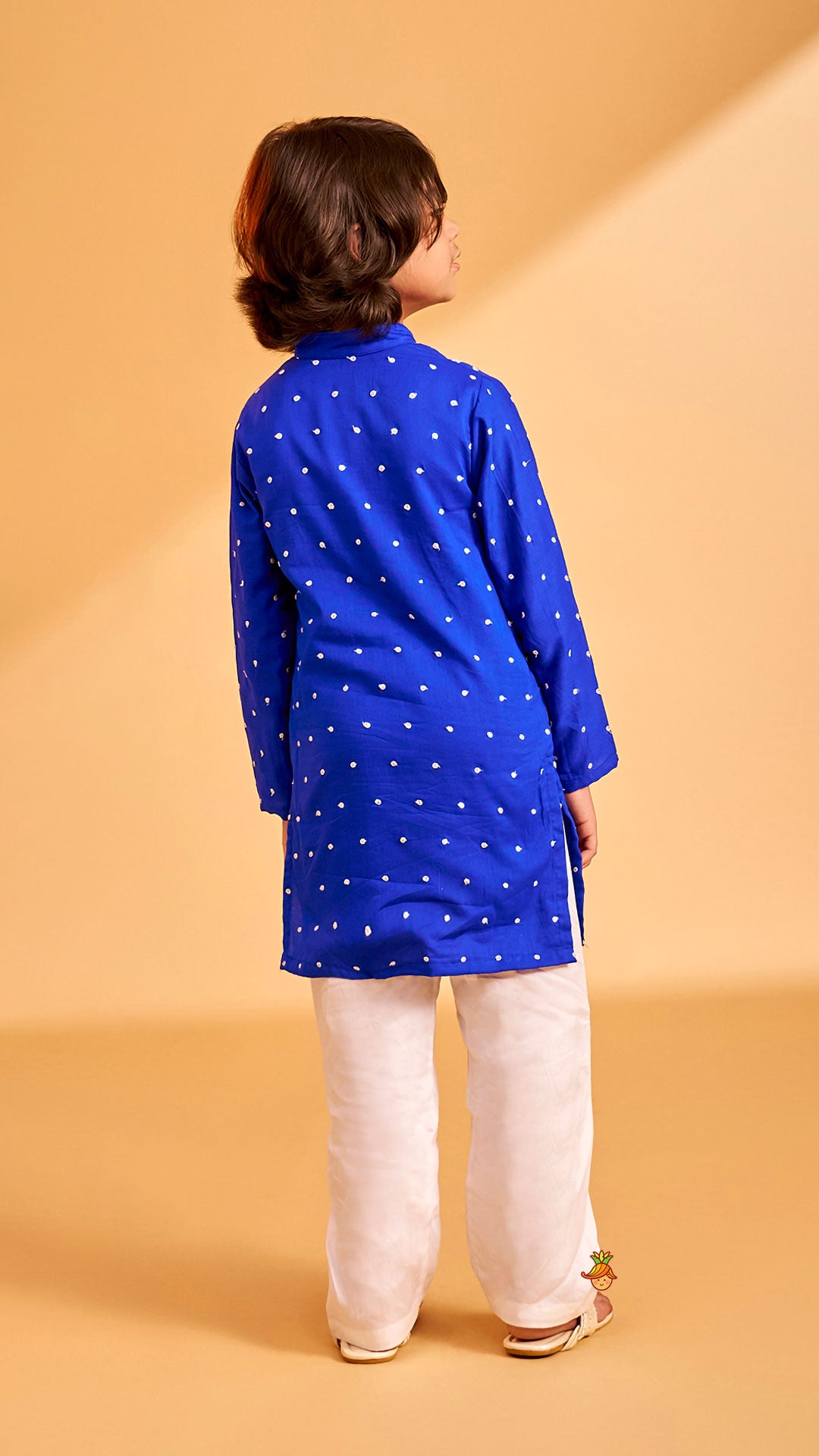 Pre Order: Booti Thread Embroidered Kurta And Pyjama