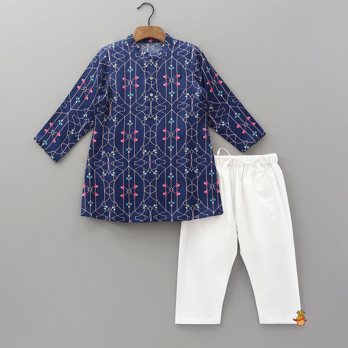 Pre Order: Floral Printed Kurta With Pocket Detail Pyjama