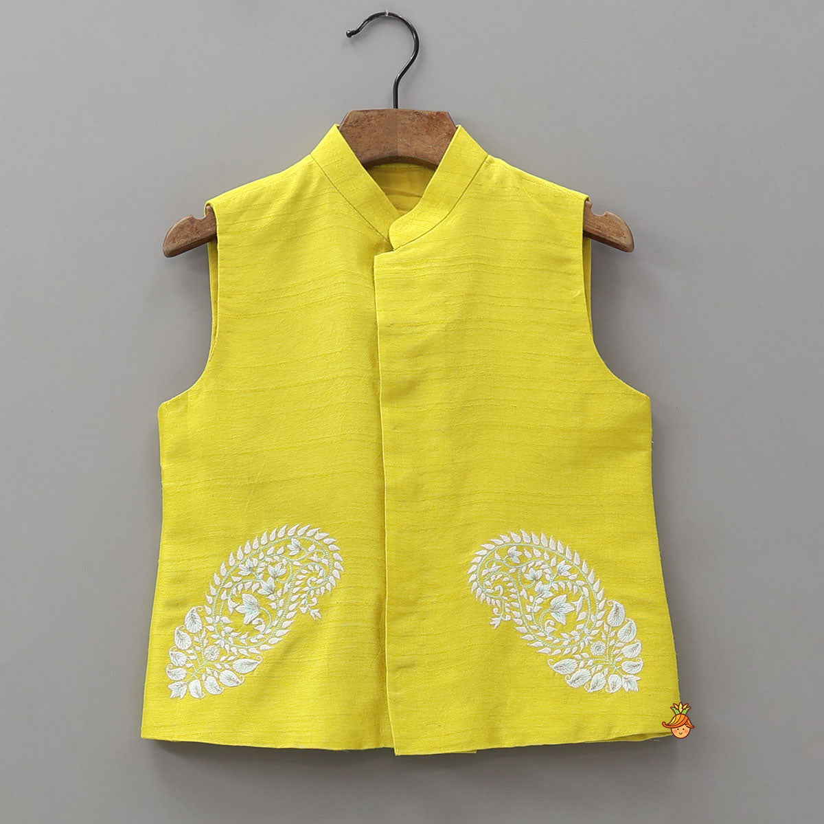Pre Order: Ethnic Kurta With Embroidered Contrasting Jacket And Pyjama