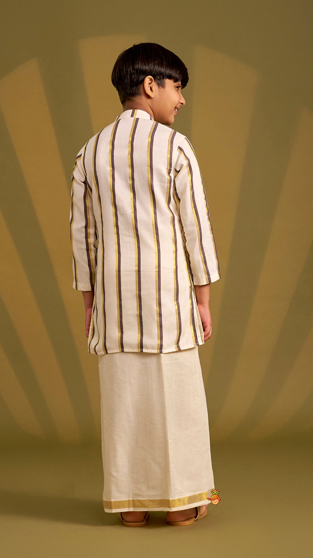 Pre Order: Classic Striped Kurta And Mundu