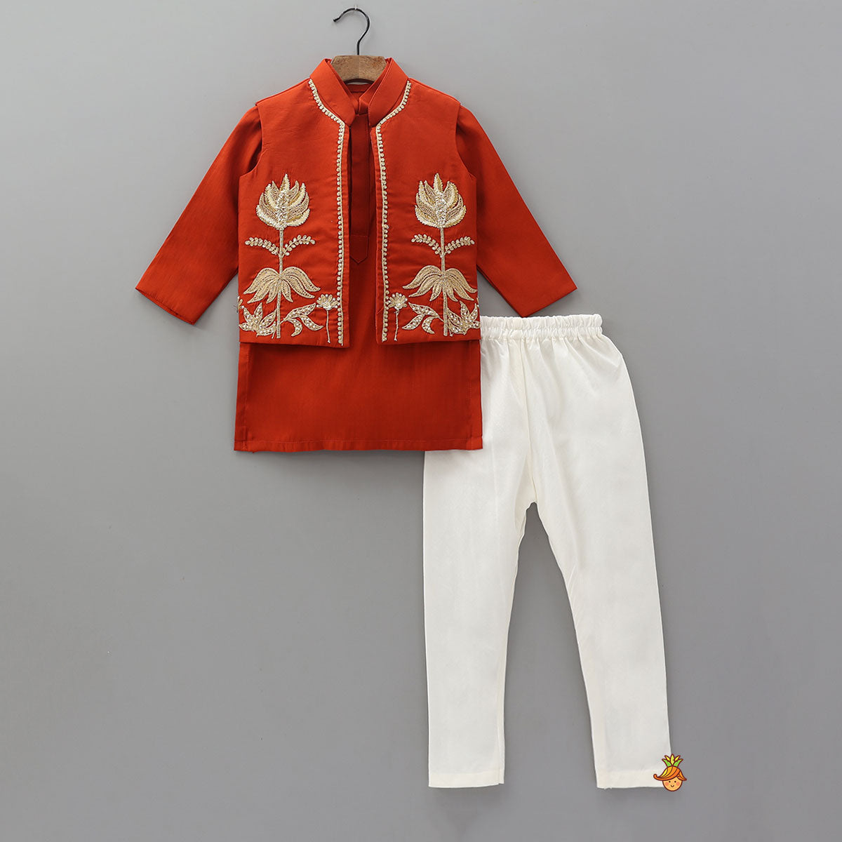 Pre Order: Ethnic Kurta With Front-Open Jacket And Churidar