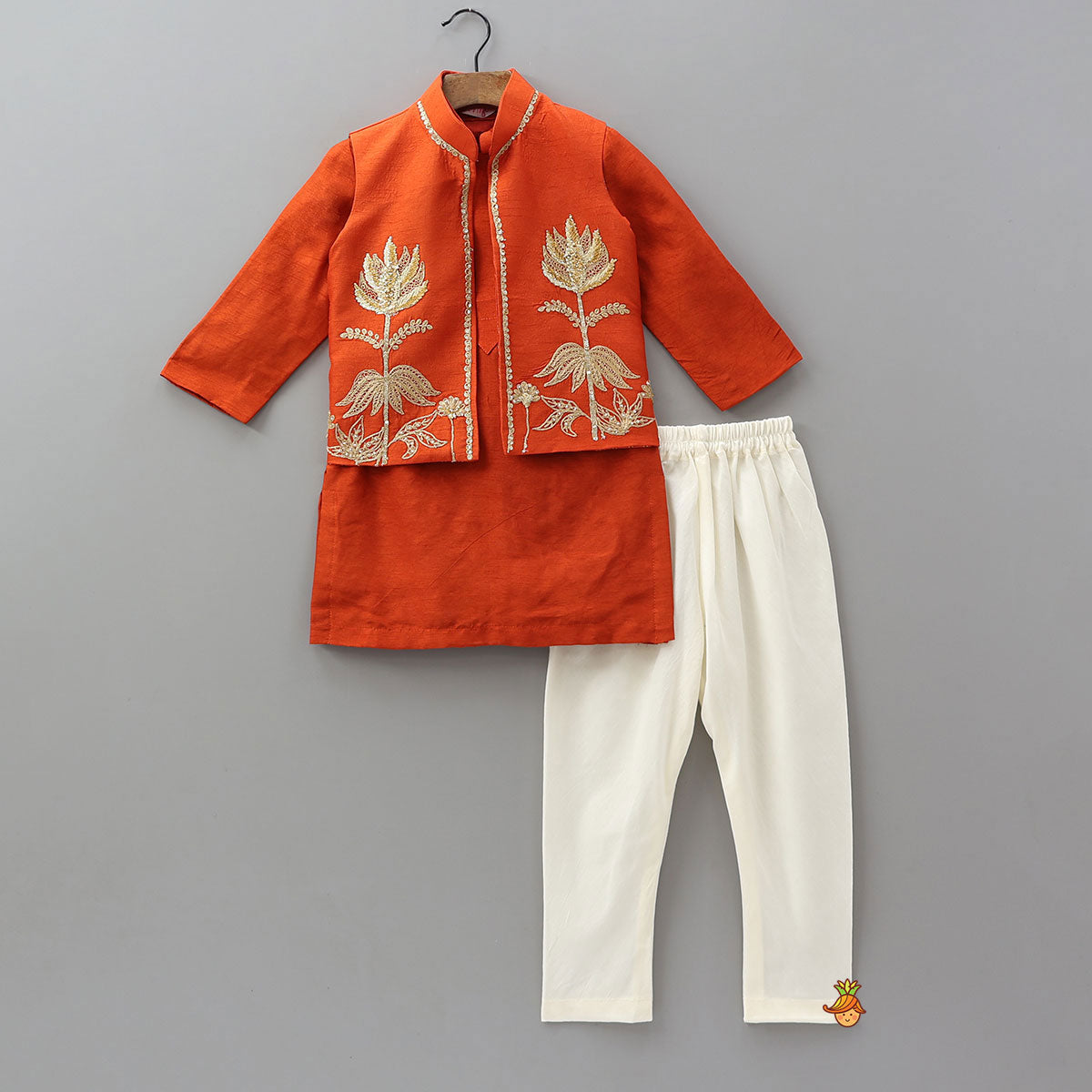 Pre Order: Ethnic Kurta With Front-Open Jacket And Churidar