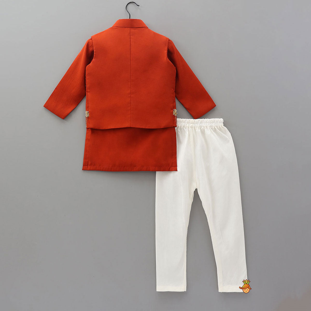 Pre Order: Ethnic Kurta With Front-Open Jacket And Churidar
