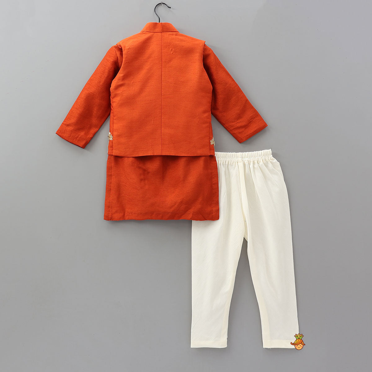 Pre Order: Ethnic Kurta With Front-Open Jacket And Churidar