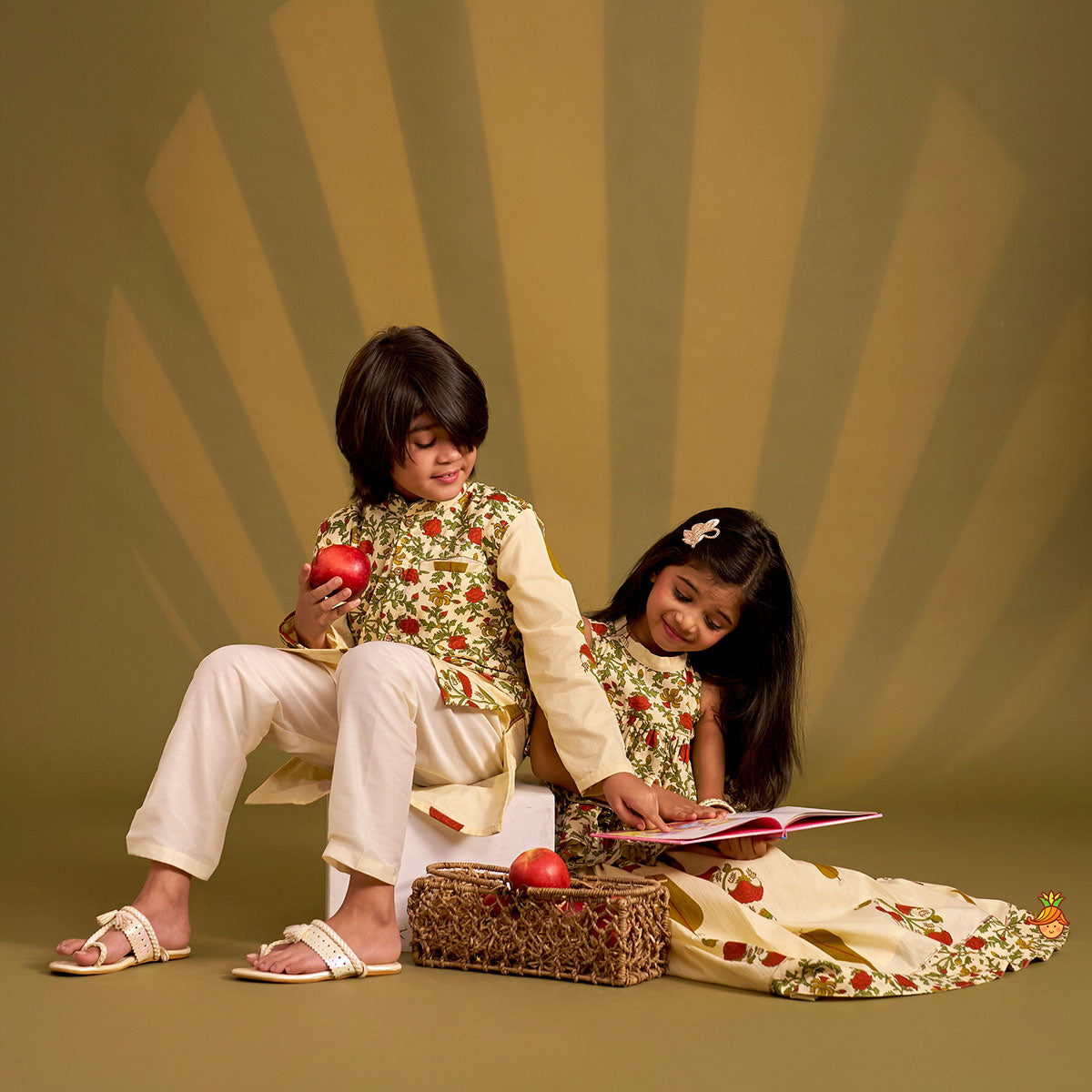 Floral Heritage Print Kurta And Jacket With Pyjama twinning model image 1