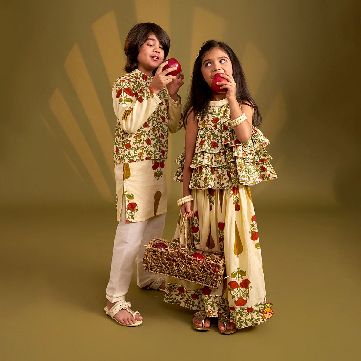 Floral Heritage Print Kurta And Jacket With Pyjama twinning model image 2