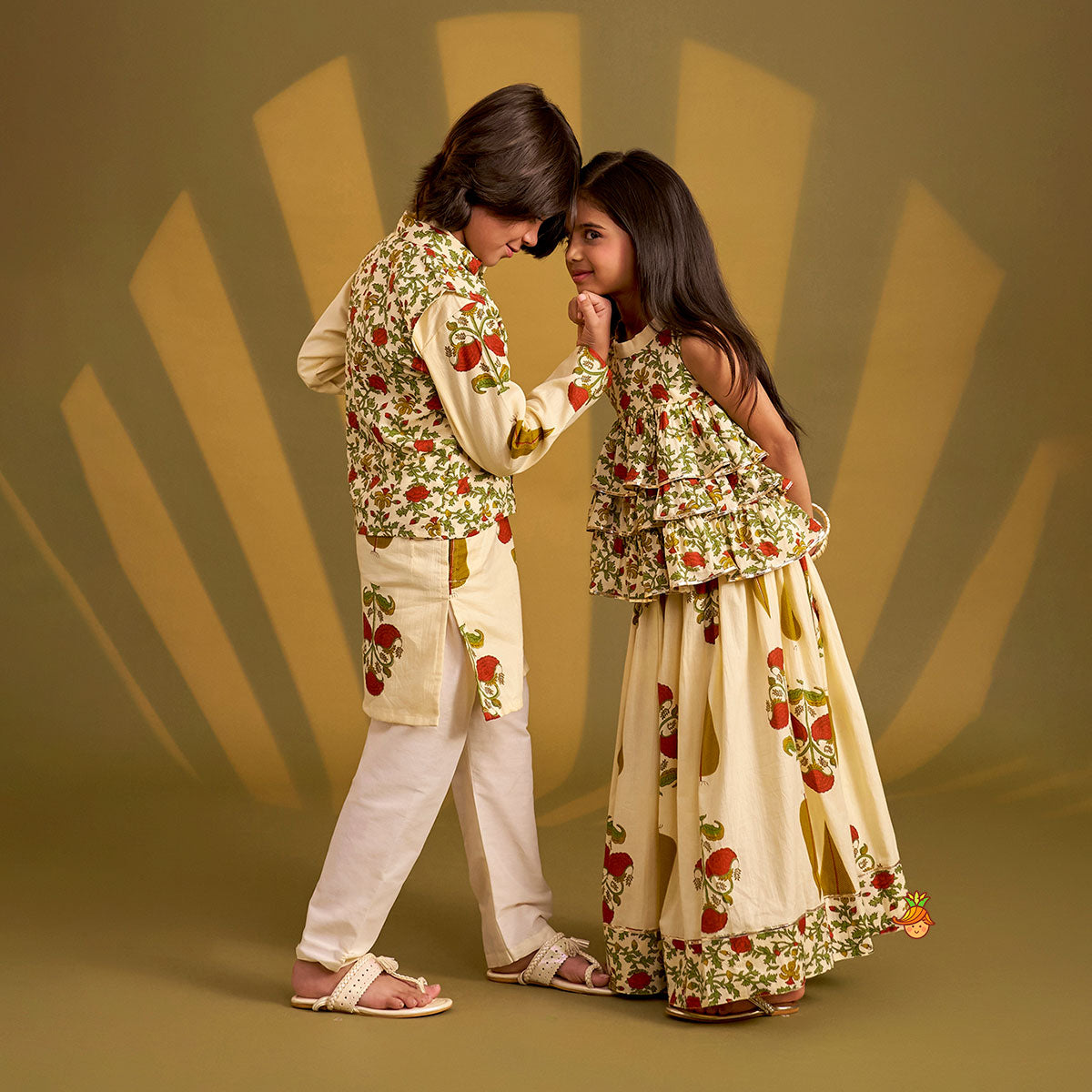 Floral Heritage Print Kurta And Jacket With Pyjama twinning model image 4