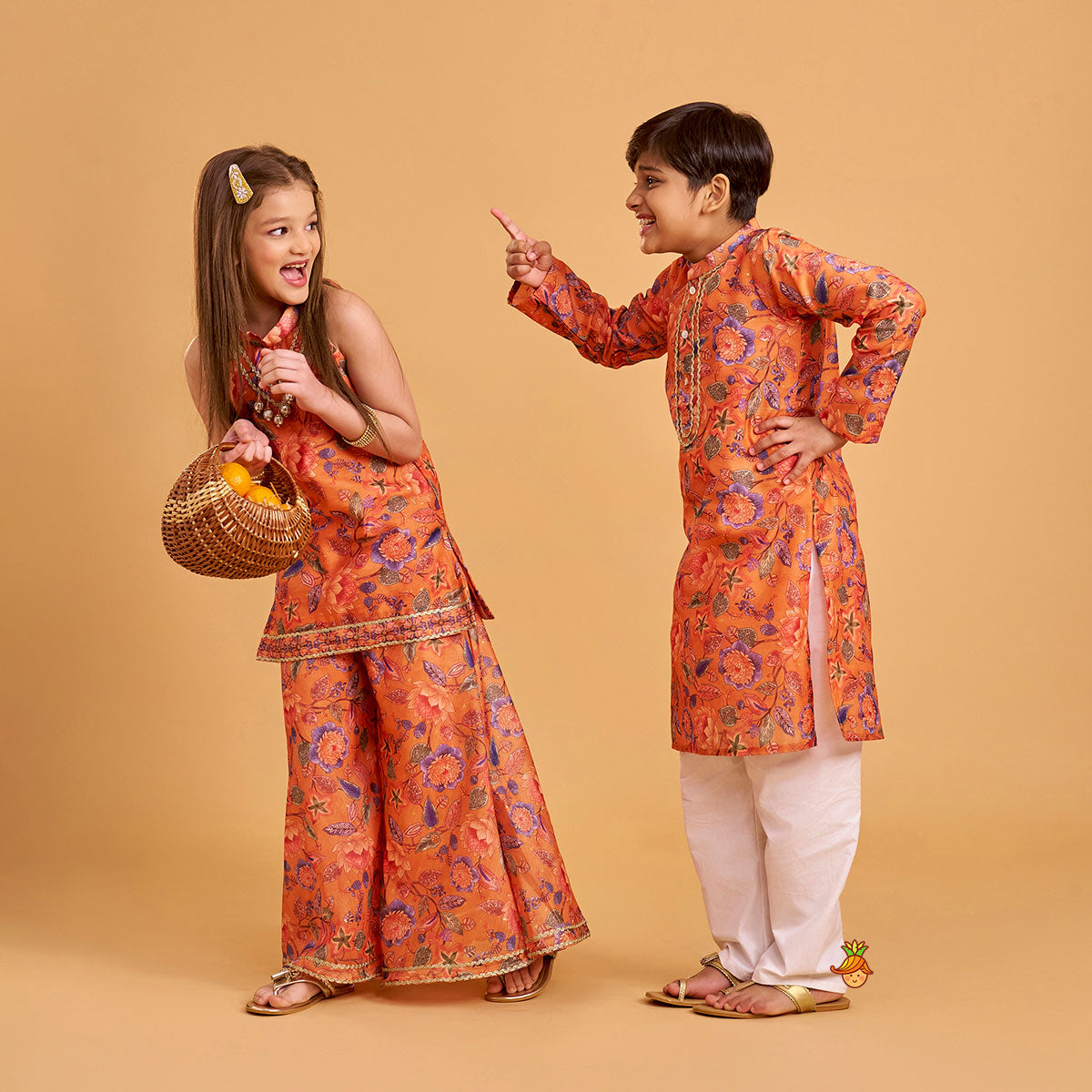 Beautiful Floral Printed Ethnic Kurta With Pyjama twinning model image 1