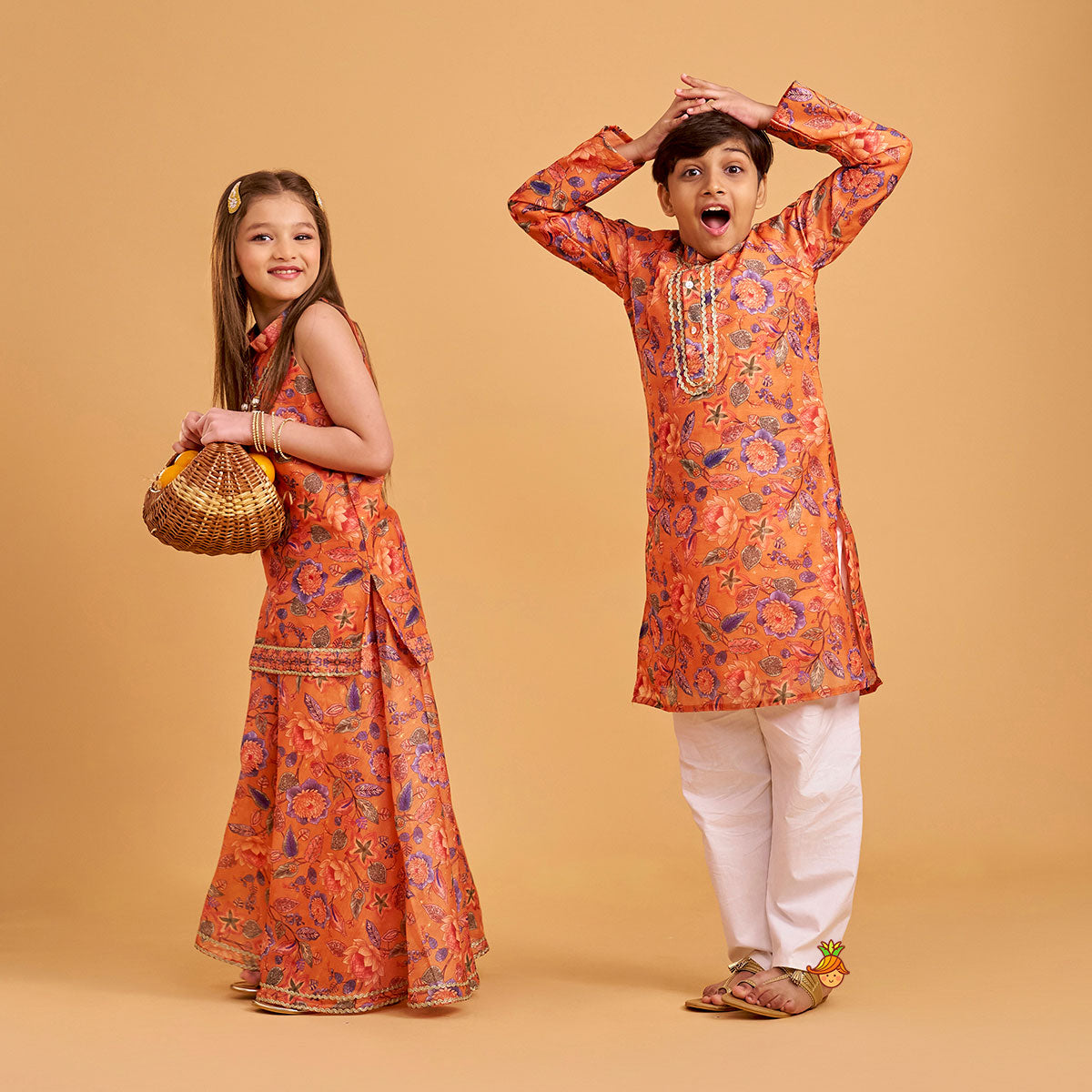 Beautiful Floral Printed Ethnic Kurta With Pyjama twinning model image 3