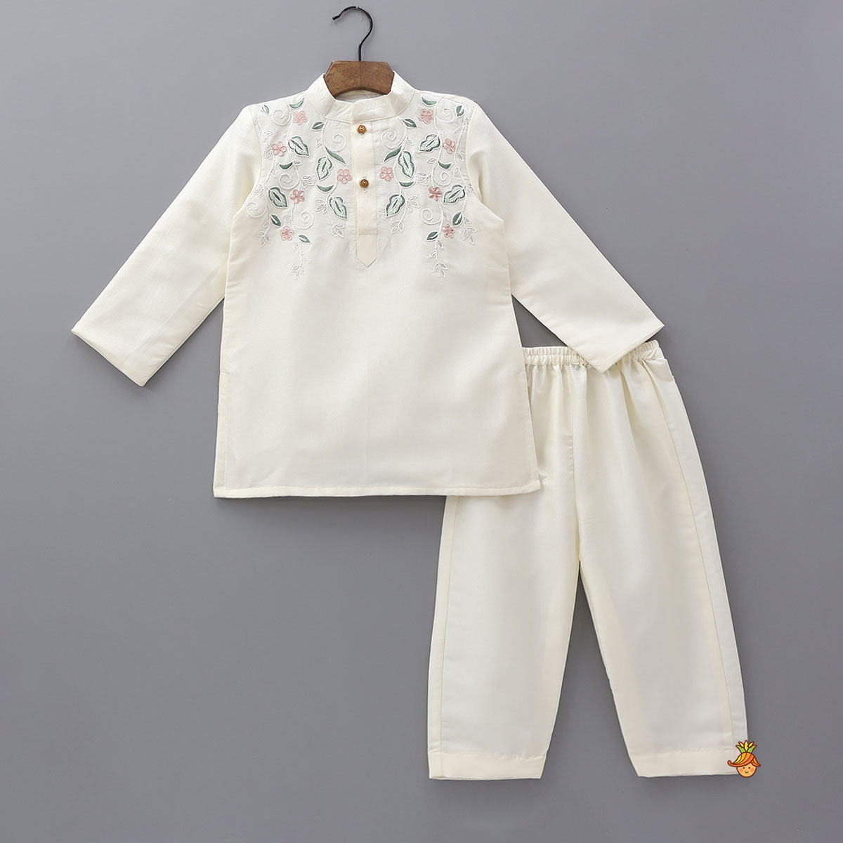 Pre Order: Thread Embroidered Yoke Ethnic Kurta With Pyjama