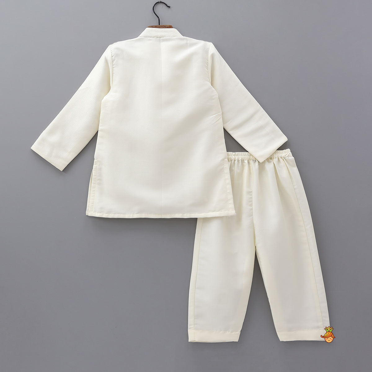 Pre Order: Thread Embroidered Yoke Ethnic Kurta With Pyjama