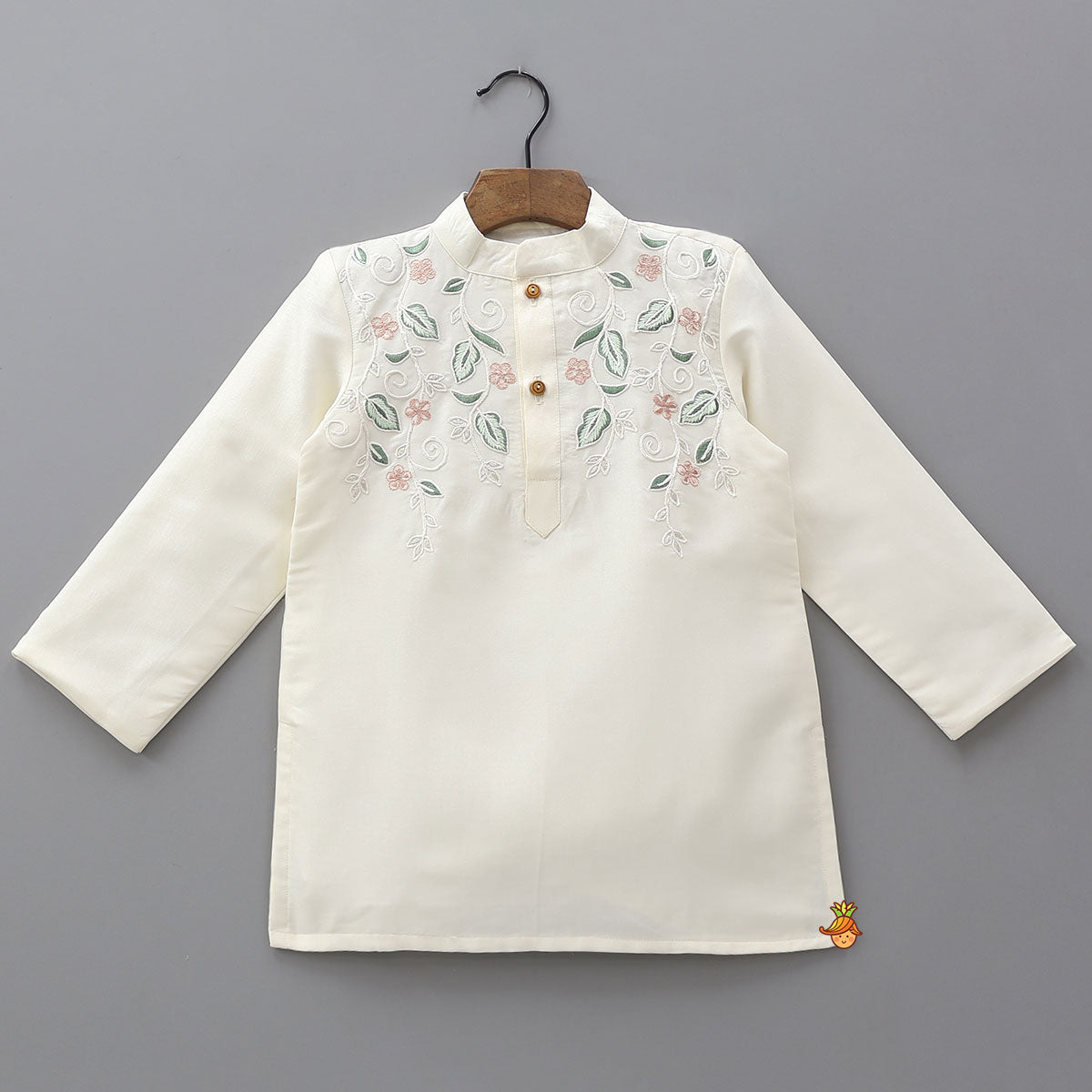 Pre Order: Thread Embroidered Yoke Ethnic Kurta With Pyjama