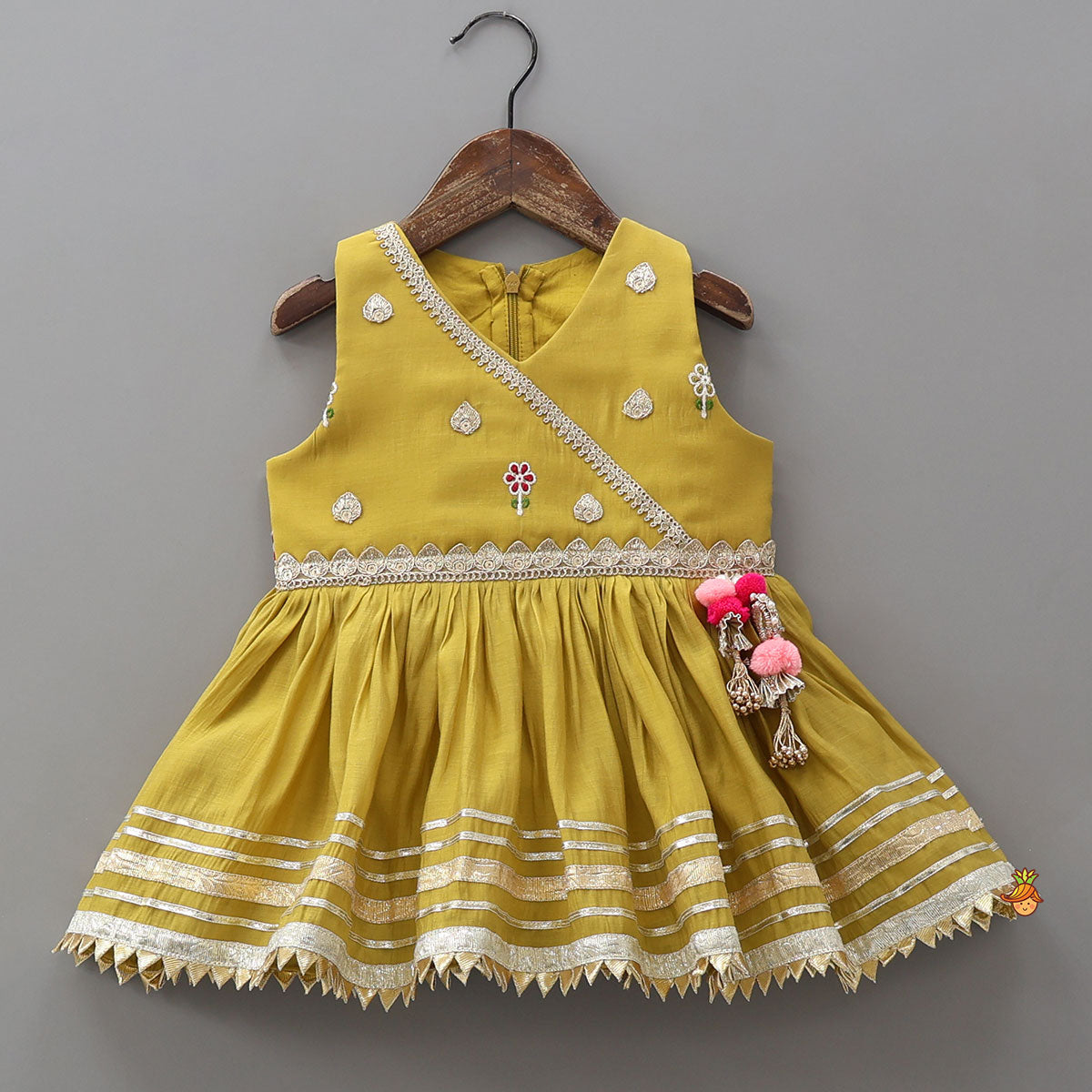 Pre Order: Elegant Tassel Enhanced Kurti With Wide-Leg Palazzo