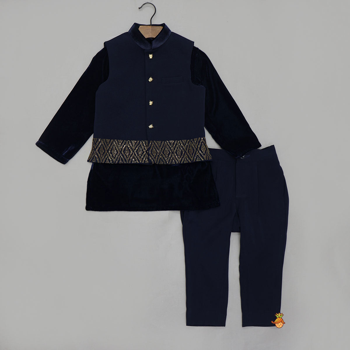Pre Order: Classy Kurta With Beads Detailed Jacket And Pants