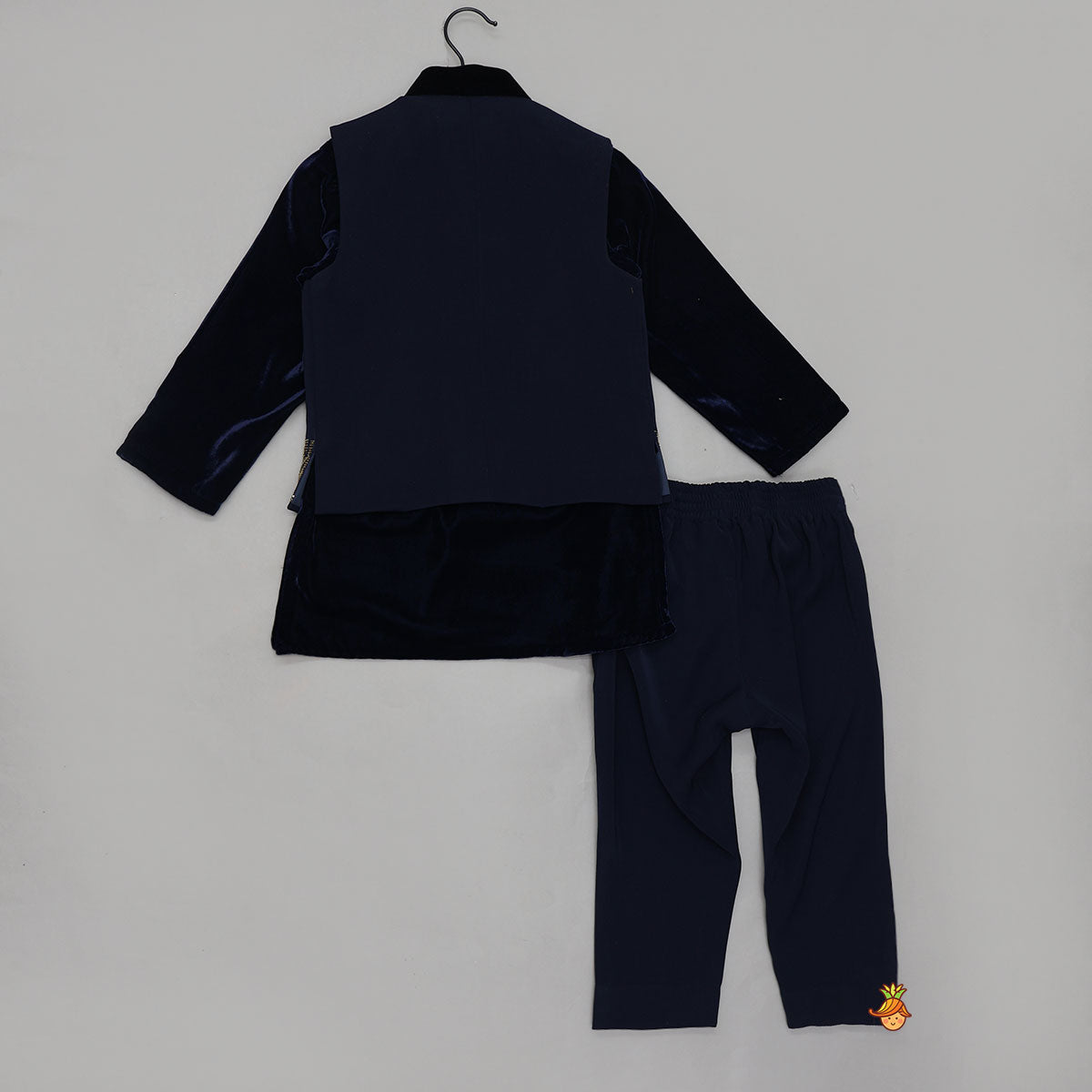 Pre Order: Classy Kurta With Beads Detailed Jacket And Pants
