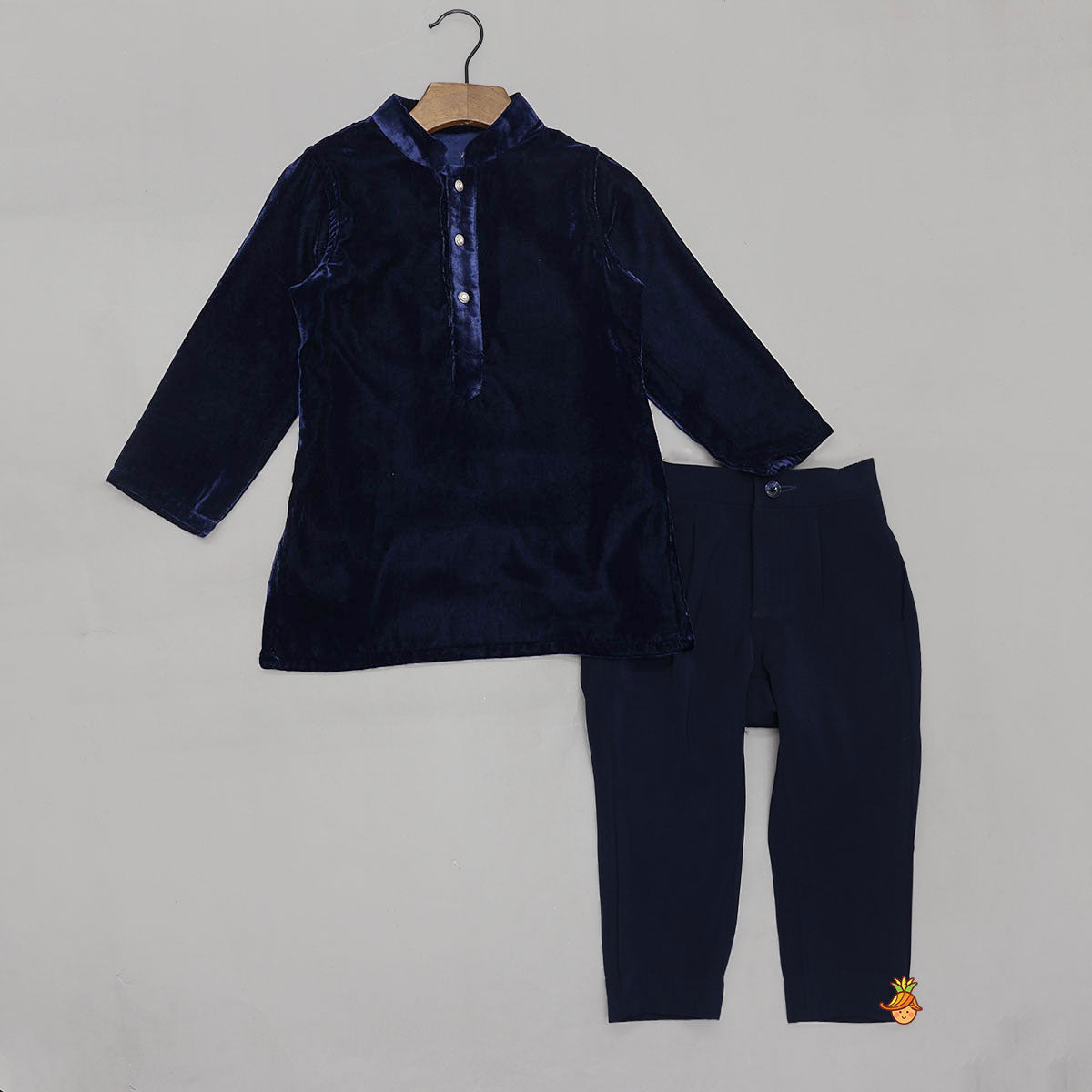 Pre Order: Classy Kurta With Beads Detailed Jacket And Pants
