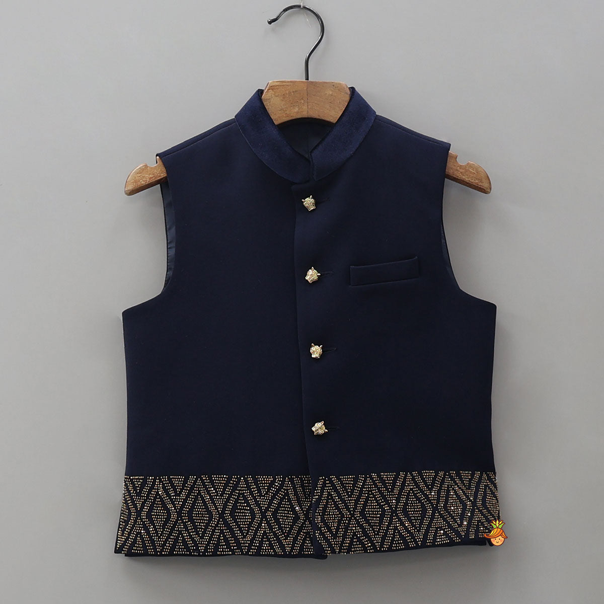 Pre Order: Classy Kurta With Beads Detailed Jacket And Pants