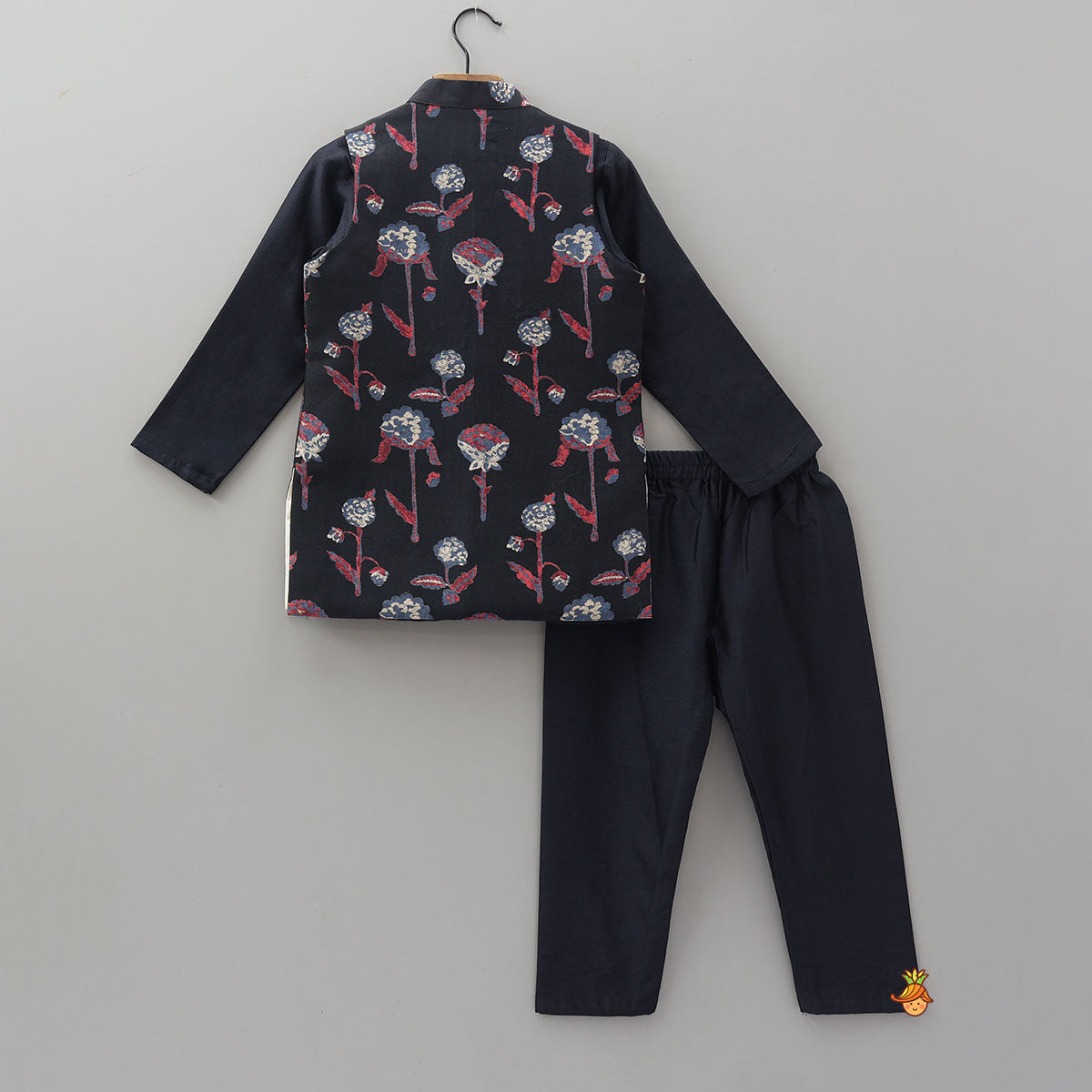 Pre Order: Ethnic Kurta With Thread Work Jacket And Pyjama