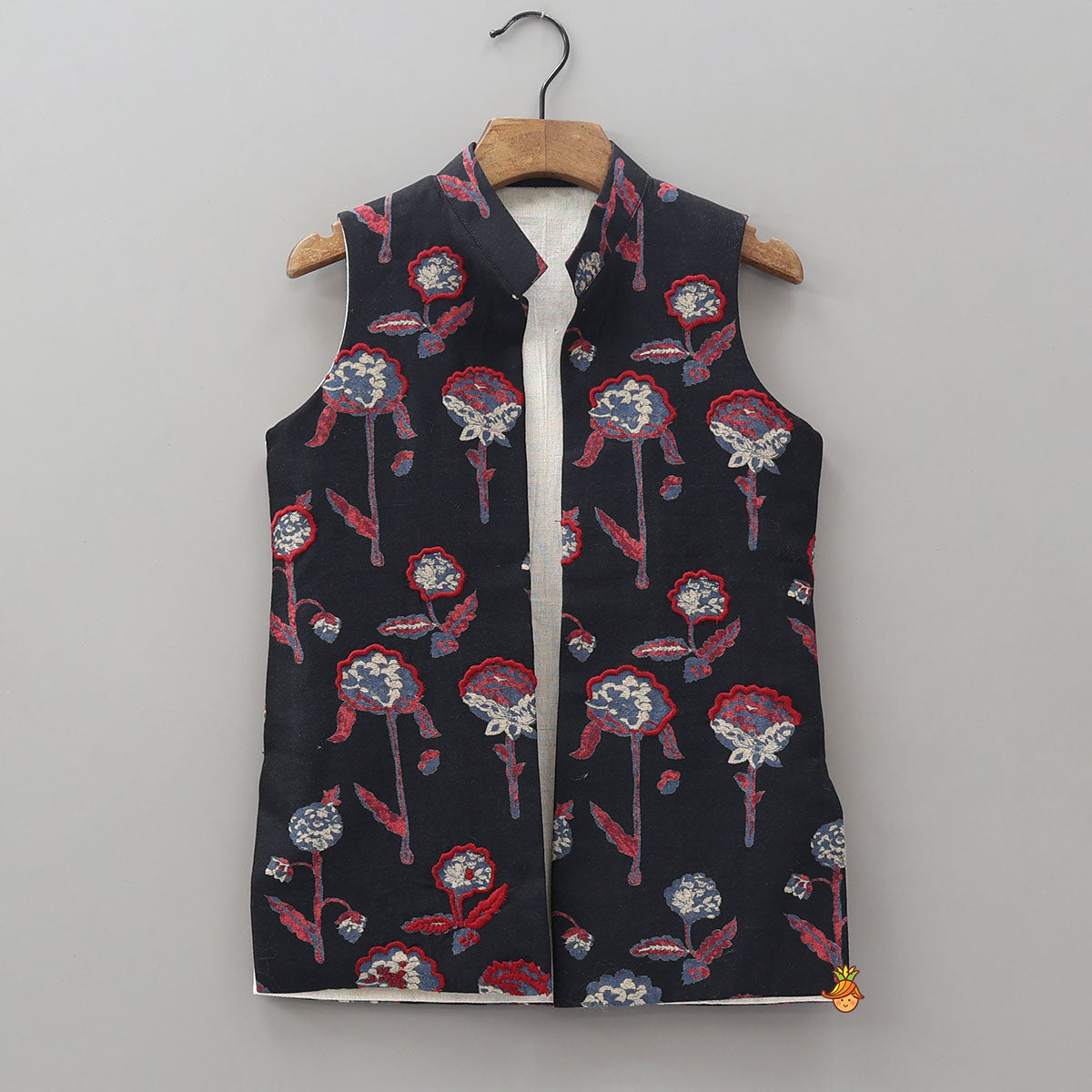 Pre Order: Ethnic Kurta With Thread Work Jacket And Pyjama