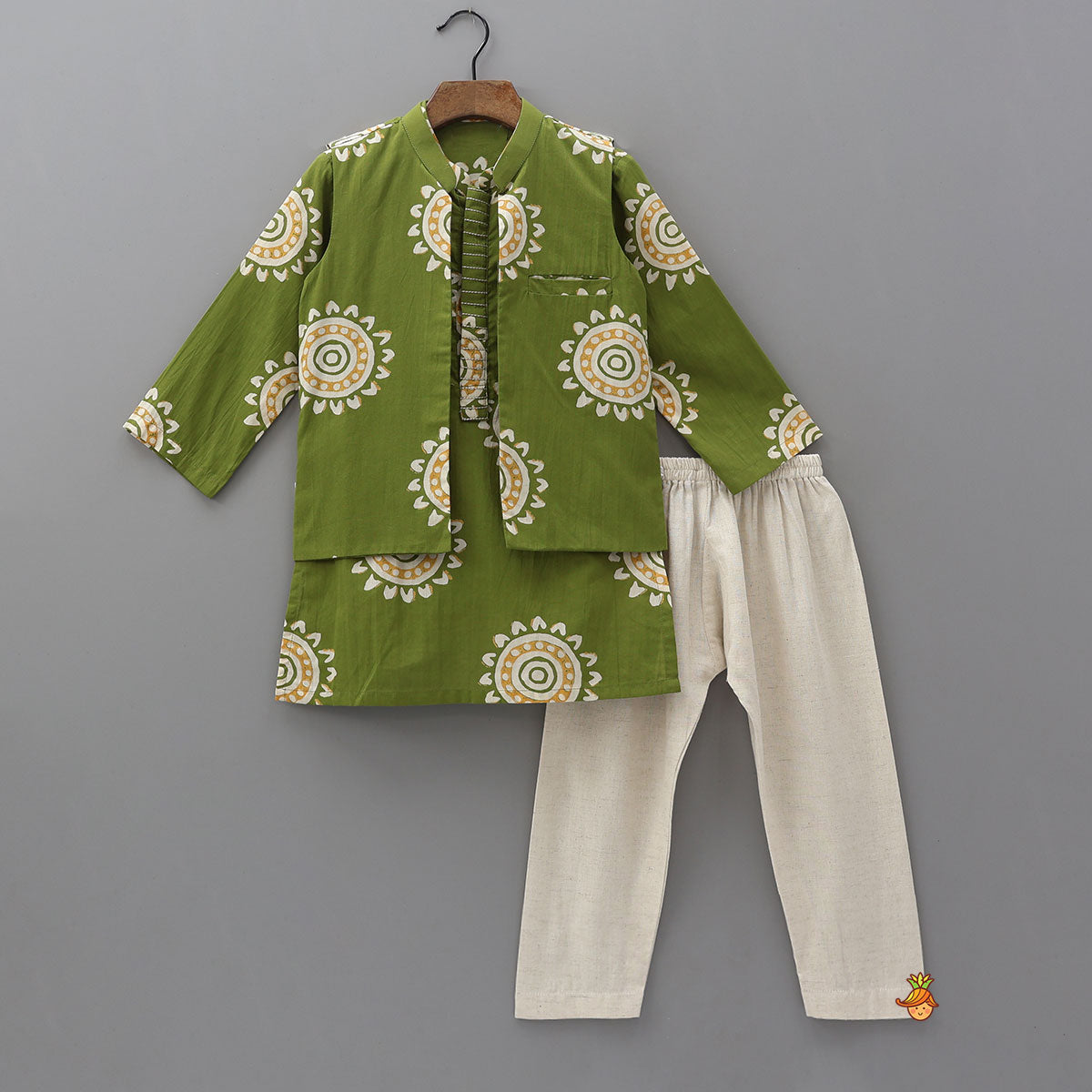 Pre Order: Cotton Printed Kurta With Open Jacket And Pyjama