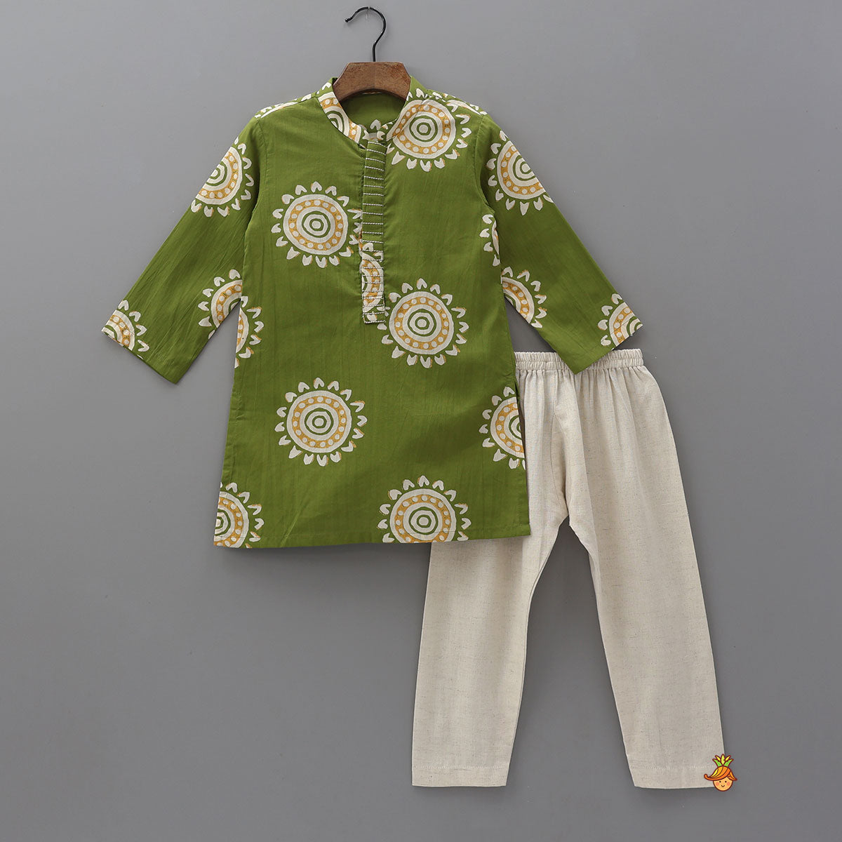 Pre Order: Cotton Printed Kurta With Open Jacket And Pyjama