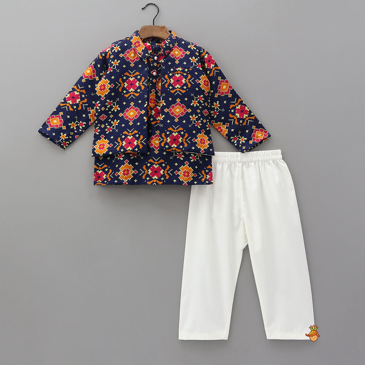 Pre Order: Geometric Printed Kurta With Open Jacket And Pyjama
