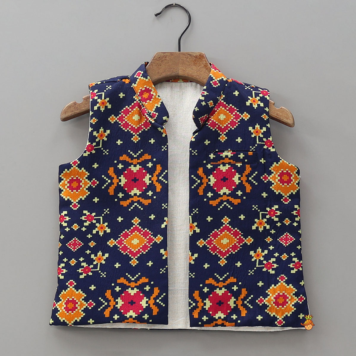 Pre Order: Geometric Printed Kurta With Open Jacket And Pyjama