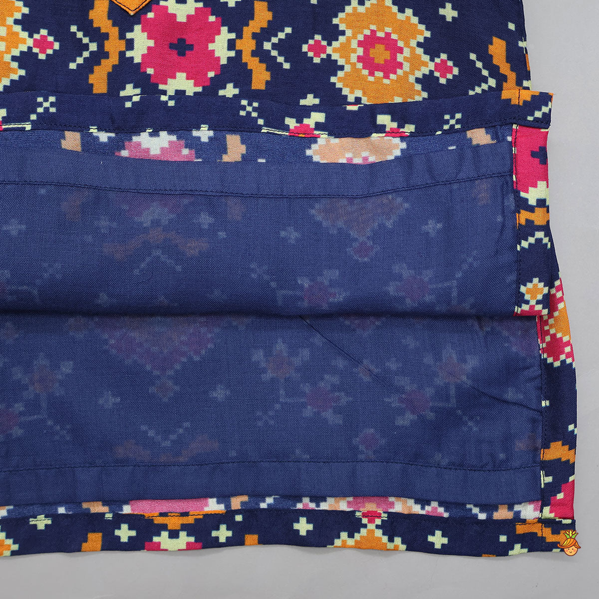 Pre Order: Geometric Printed Kurta With Open Jacket And Pyjama
