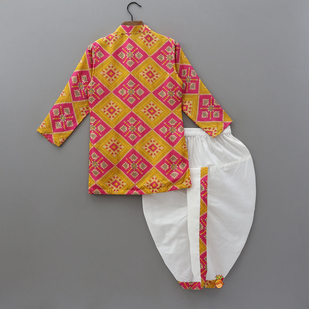 Pre Order: Geometric Printed Kurta And Dhoti