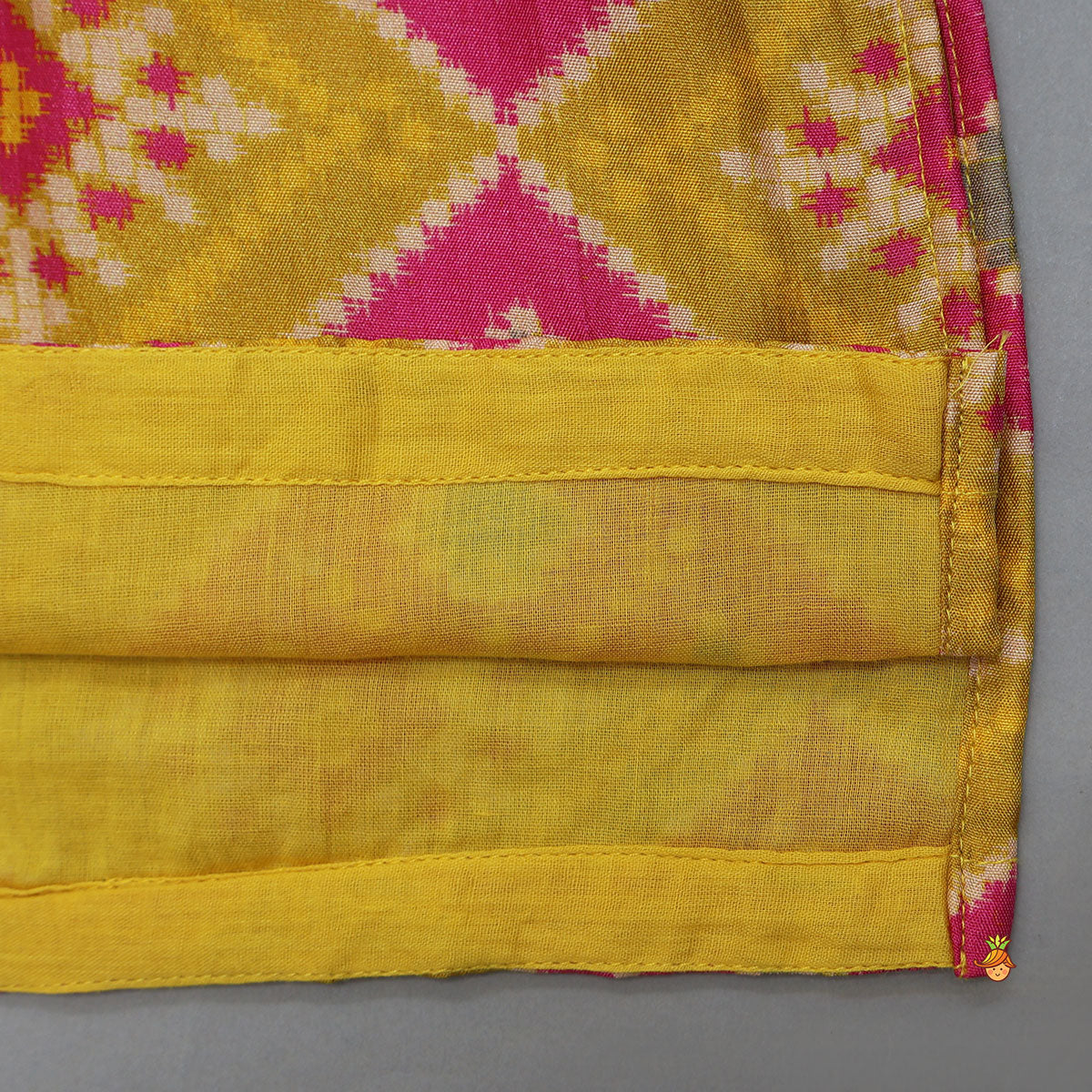 Pre Order: Geometric Printed Kurta And Dhoti
