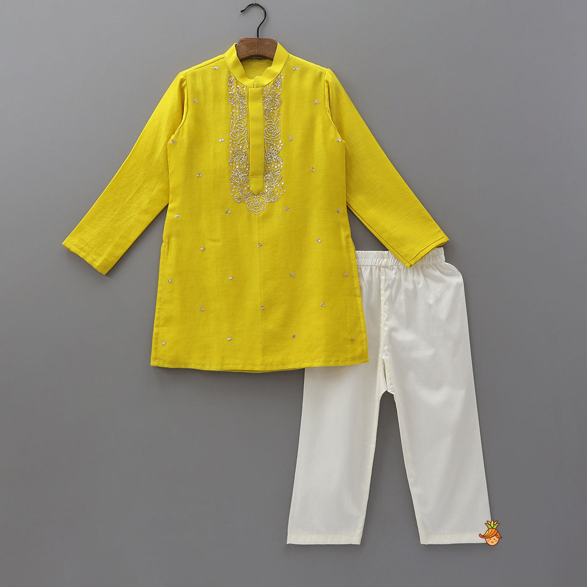 Pre Order: Booti Work Chanderi Kurta And Pyjama
