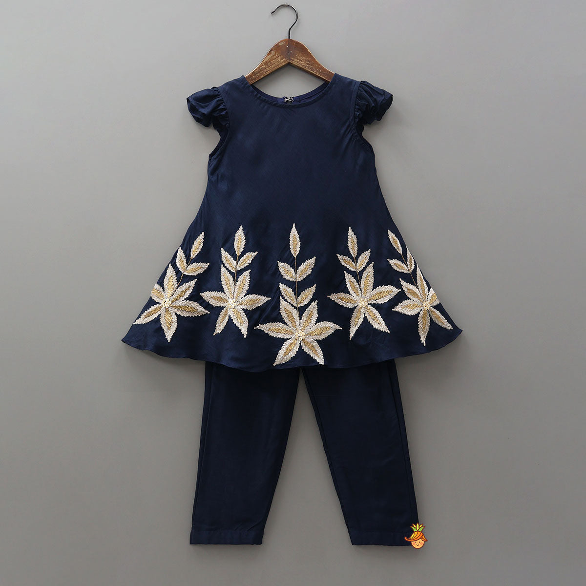 Pre Order: Leaf Motif Embroidered Kurti And Pant With Matching Dupatta