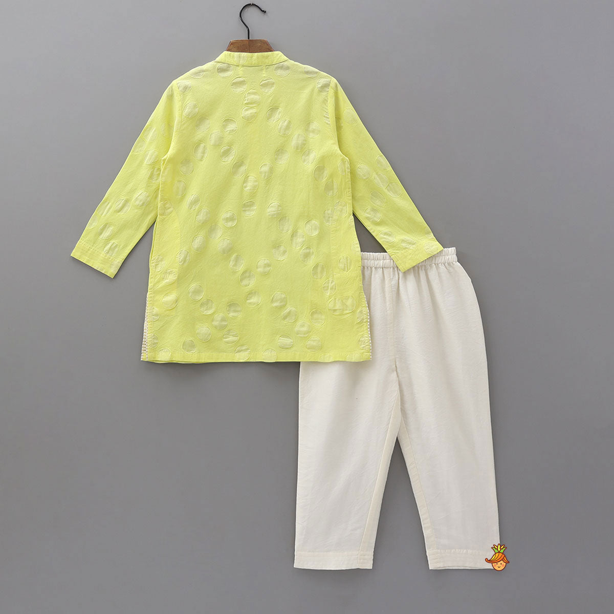 Pre Order: Embossed Circular Pattern Kurta And Pyjama
