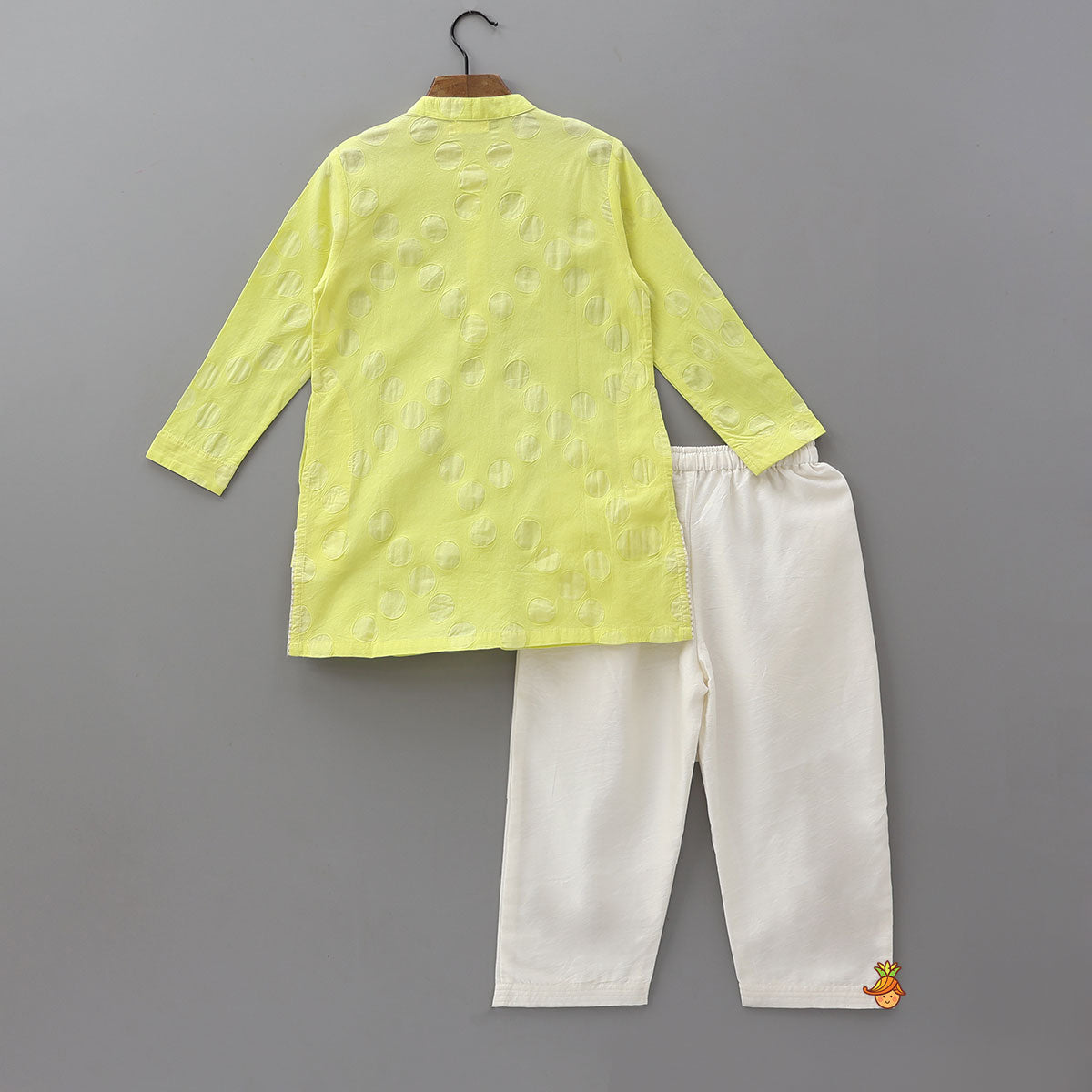 Pre Order: Embossed Circular Pattern Kurta And Pyjama