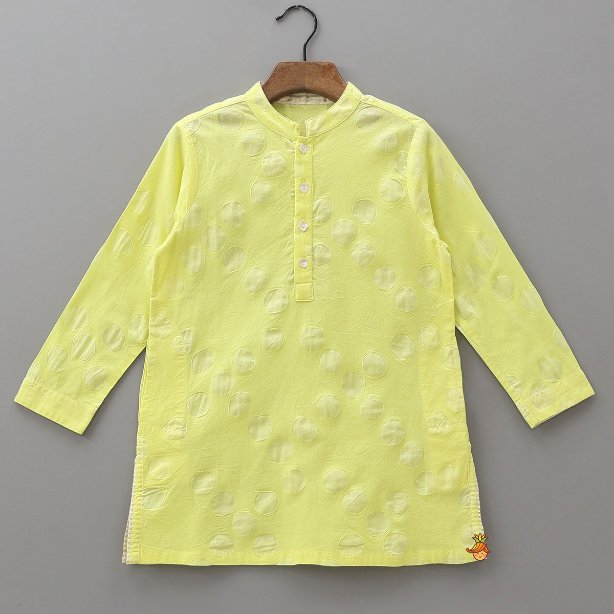 Pre Order: Embossed Circular Pattern Kurta And Pyjama
