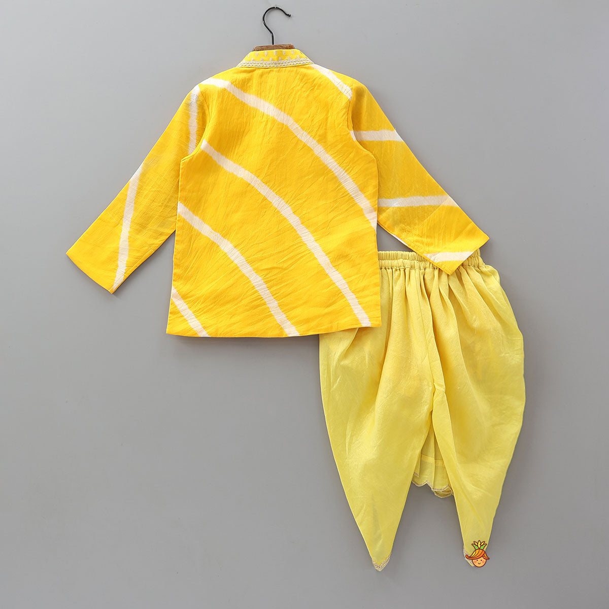 Pre Order: Scallop Designed Kurta And Pleated Dhoti With Mukut
