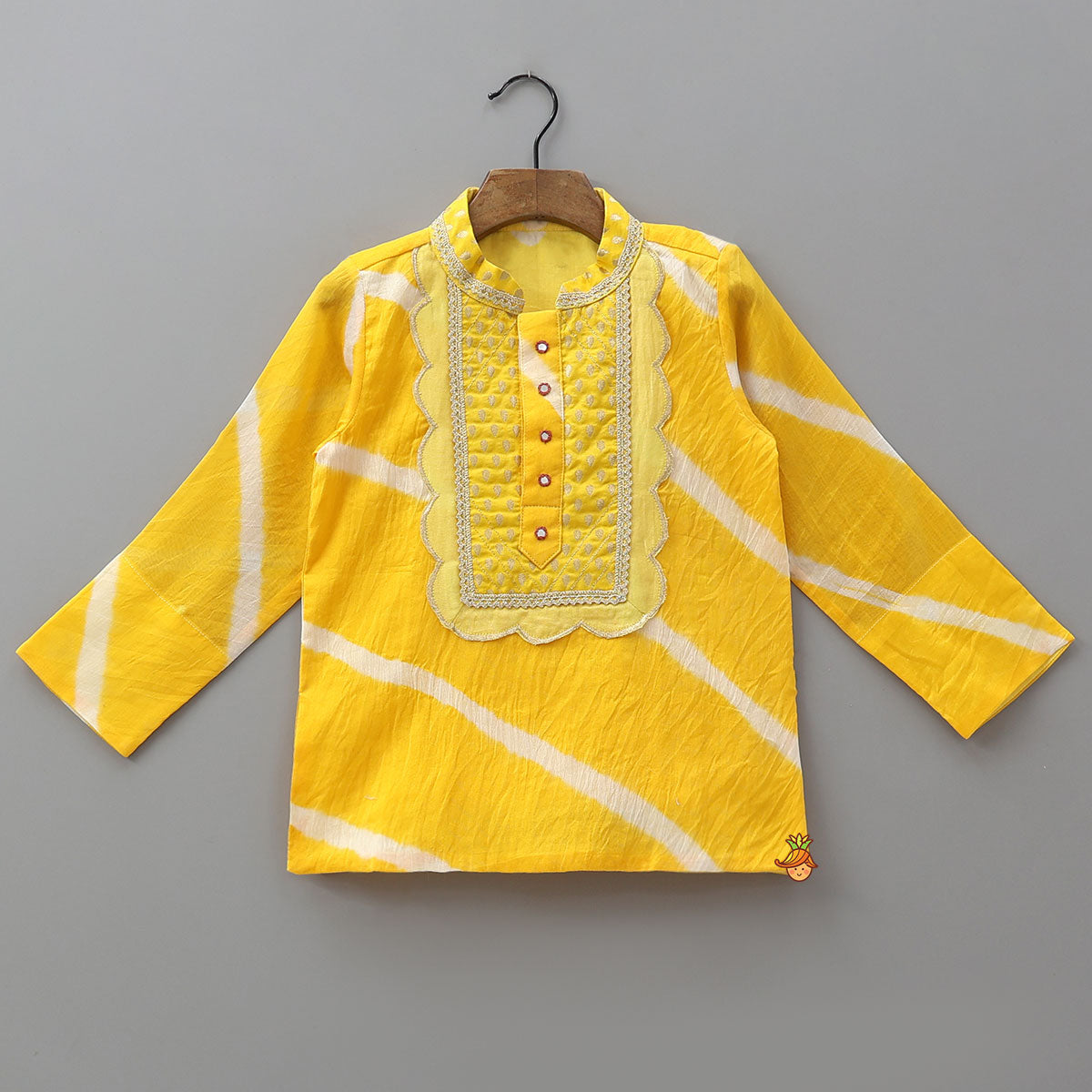 Pre Order: Scallop Designed Kurta And Pleated Dhoti With Mukut