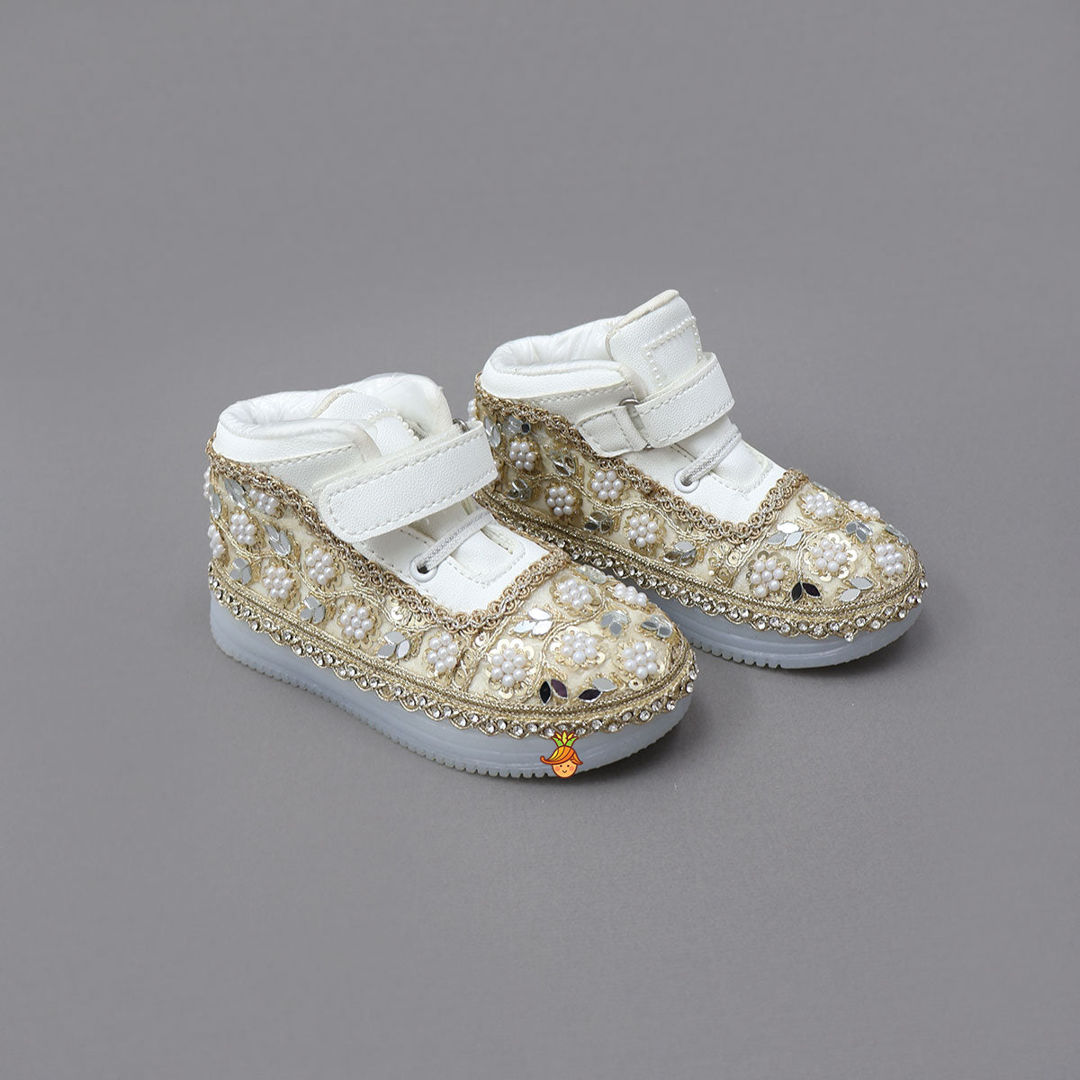 Fashionable Hand Embroidered Lace Shoes