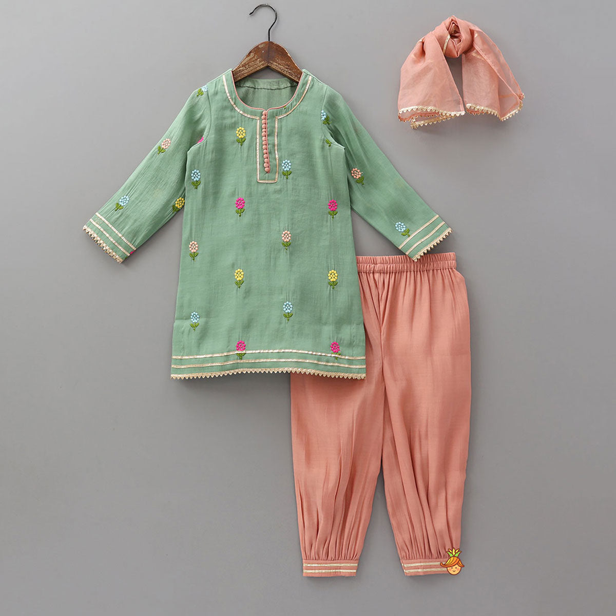 Pre Order: Potli Button Detailed Kurti And Pant With Dupatta