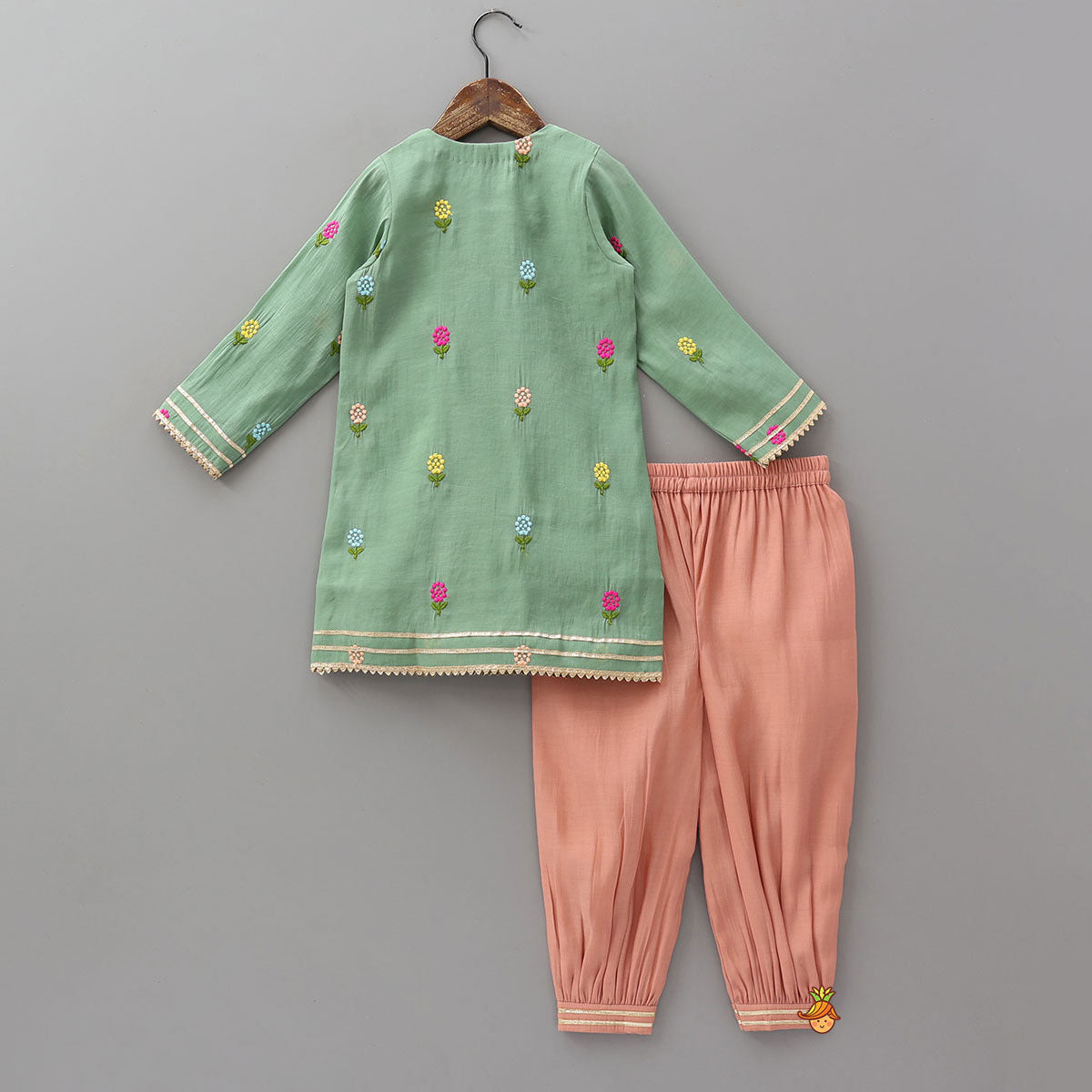 Pre Order: Potli Button Detailed Kurti And Pant With Dupatta
